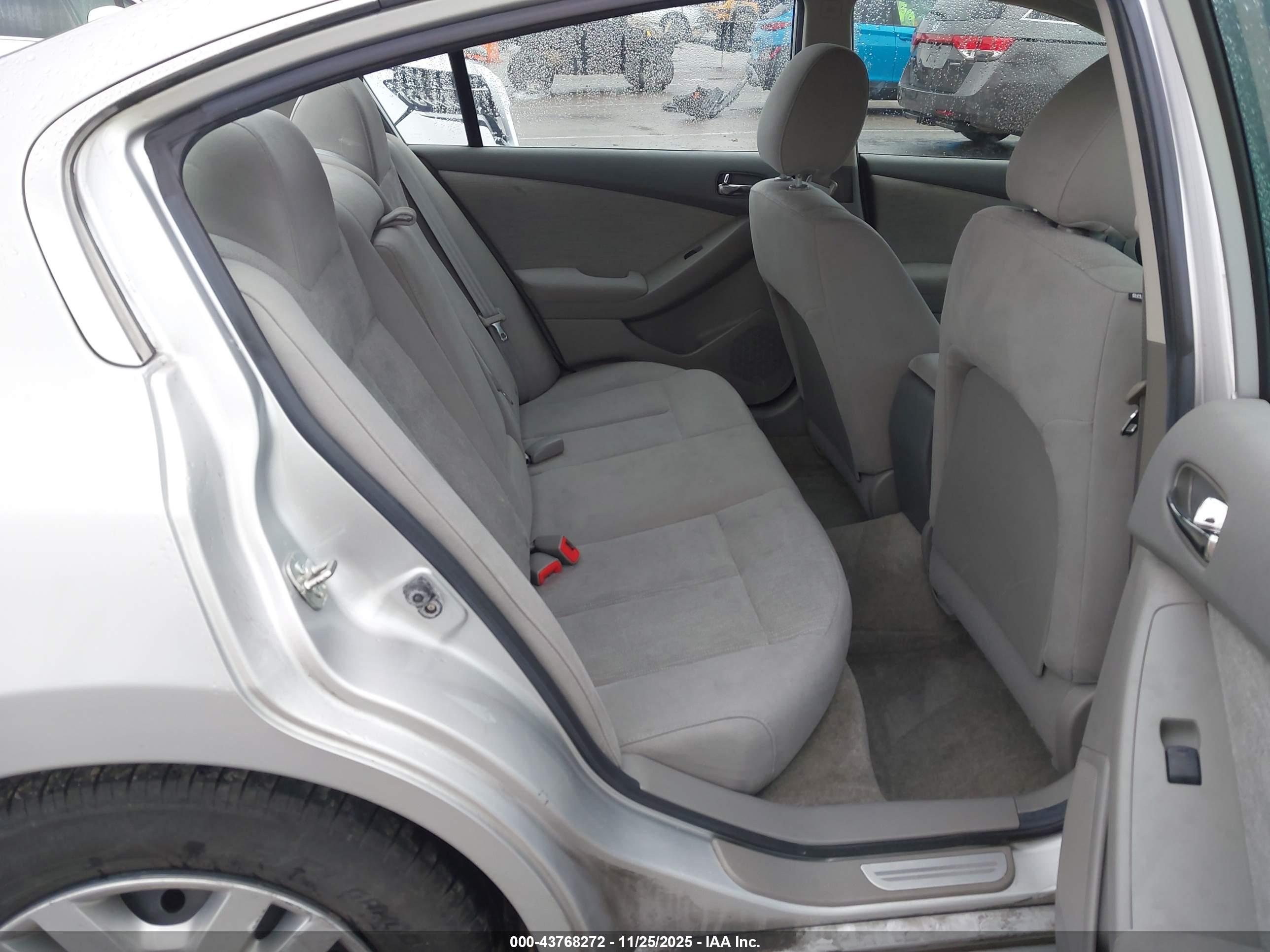 NISSAN ALTIMA image 8