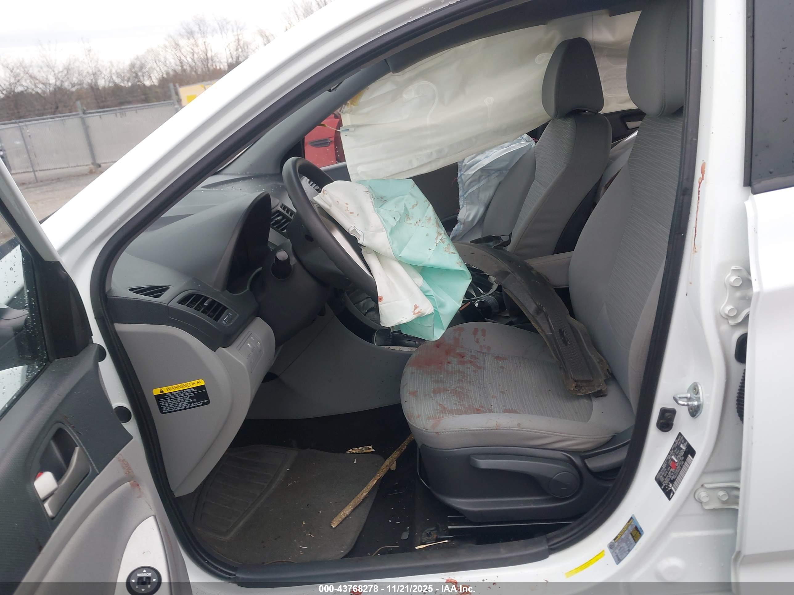 HYUNDAI ACCENT image 5