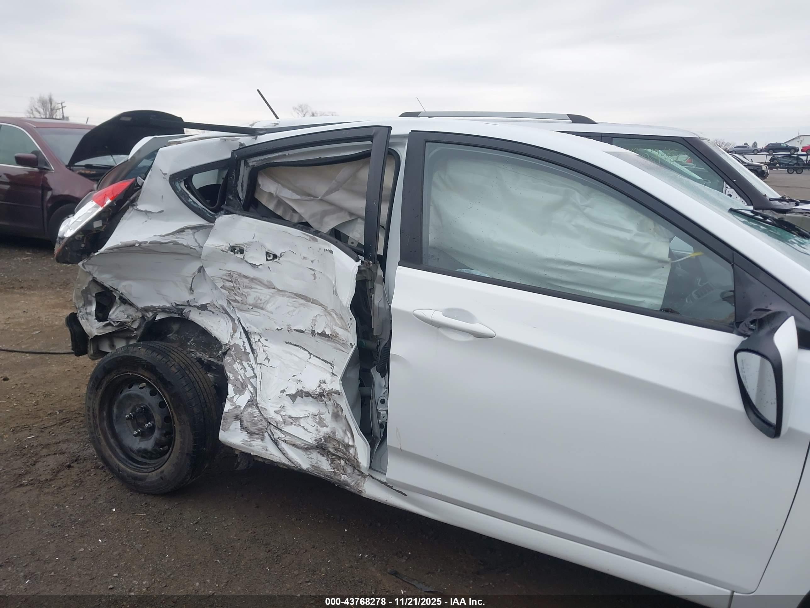 HYUNDAI ACCENT image 6