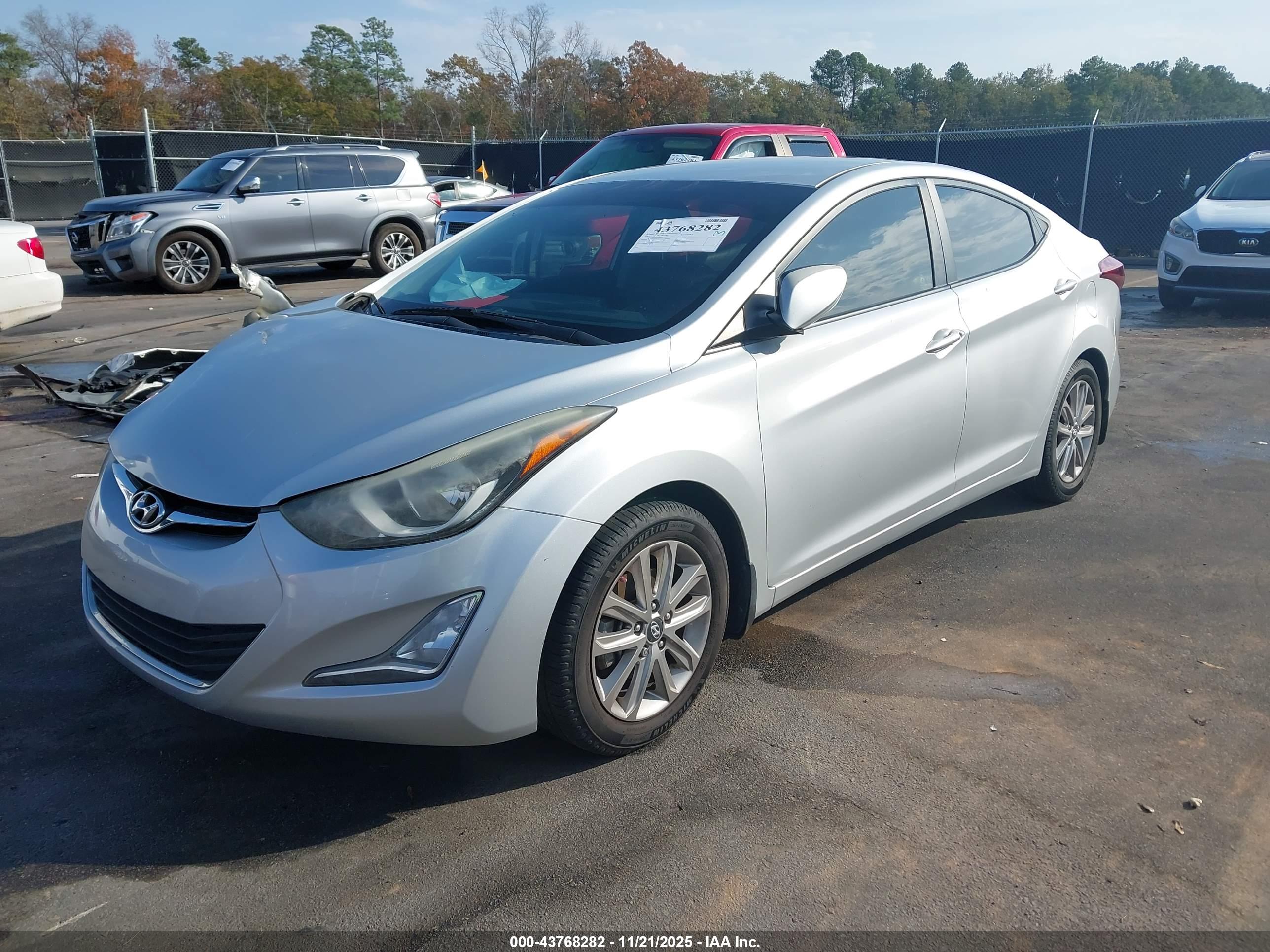 HYUNDAI ELANTRA image 2