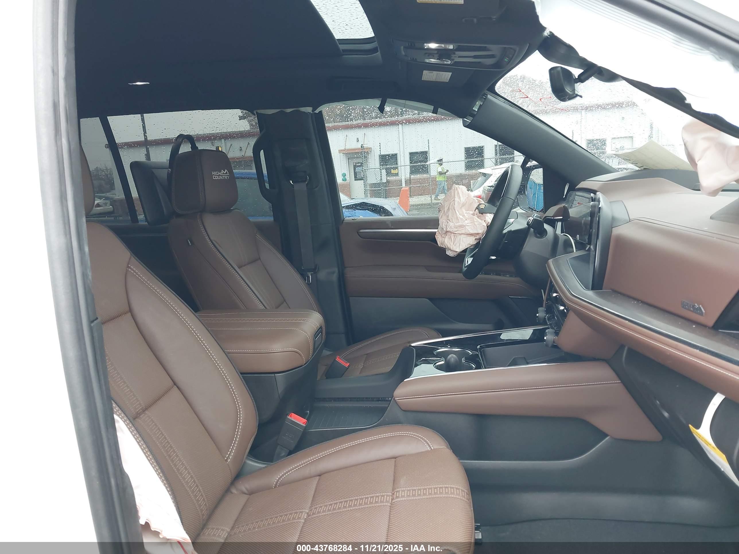 CHEVROLET TAHOE image 5