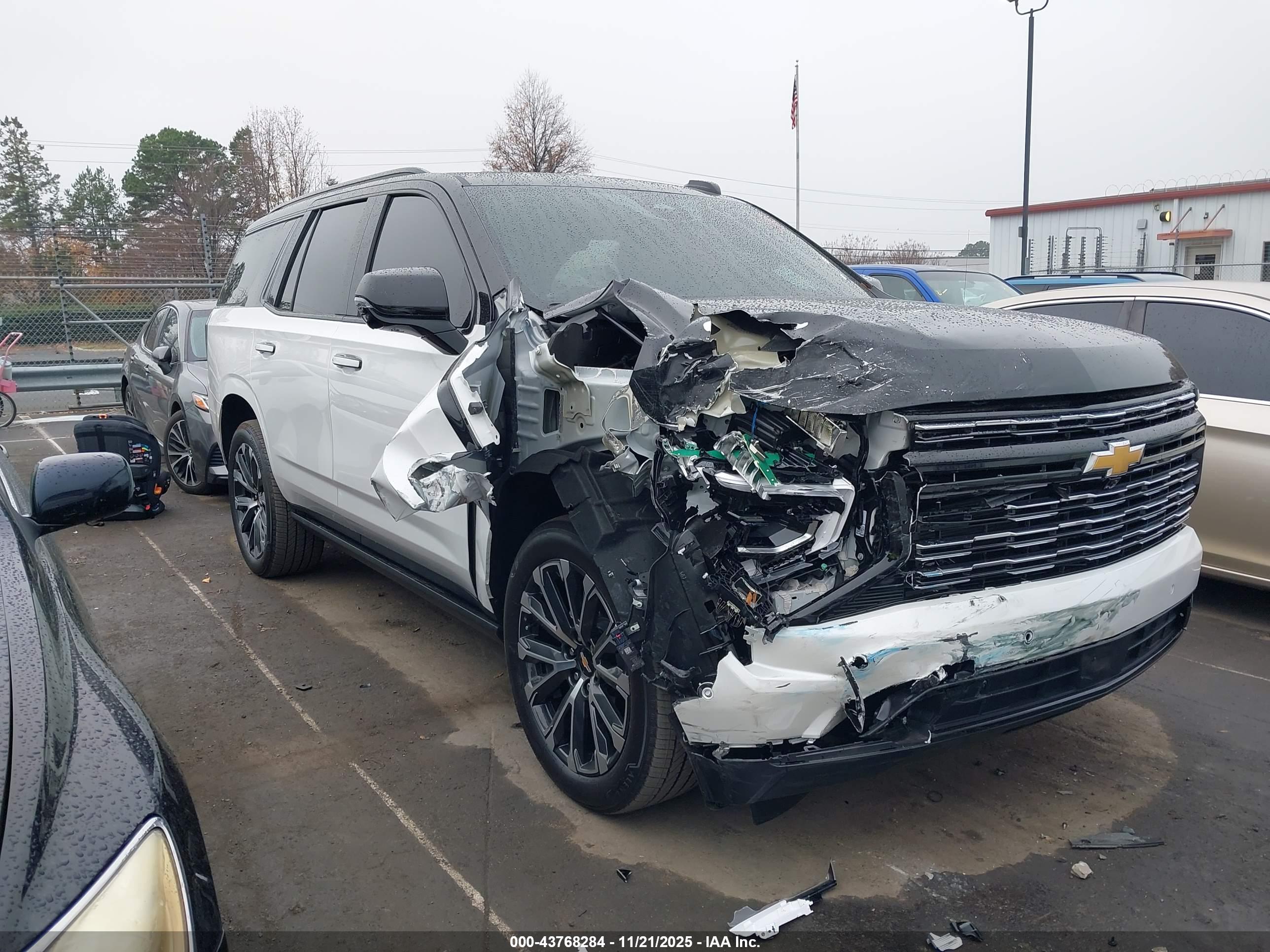 CHEVROLET TAHOE image 6