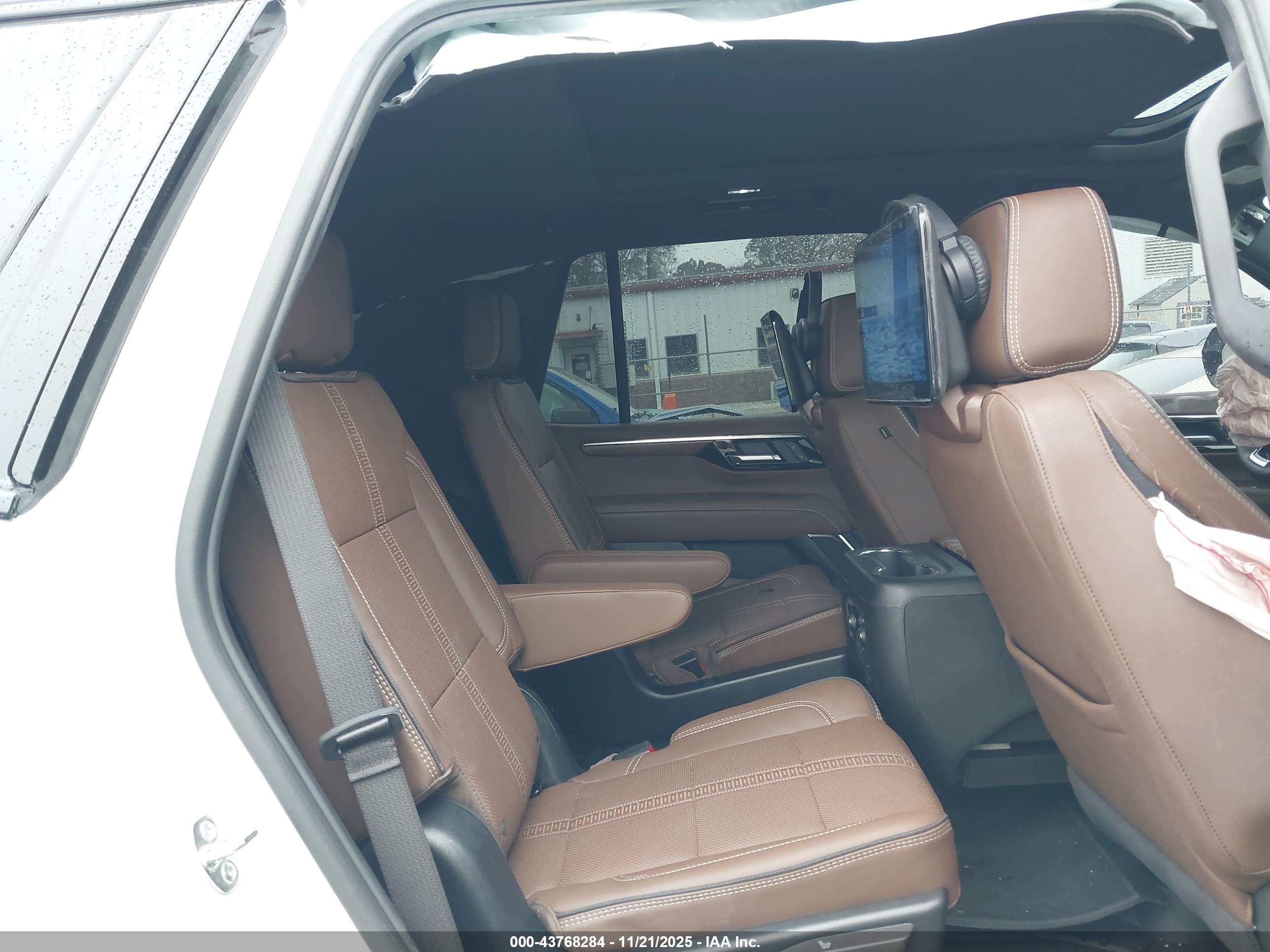 CHEVROLET TAHOE image 8