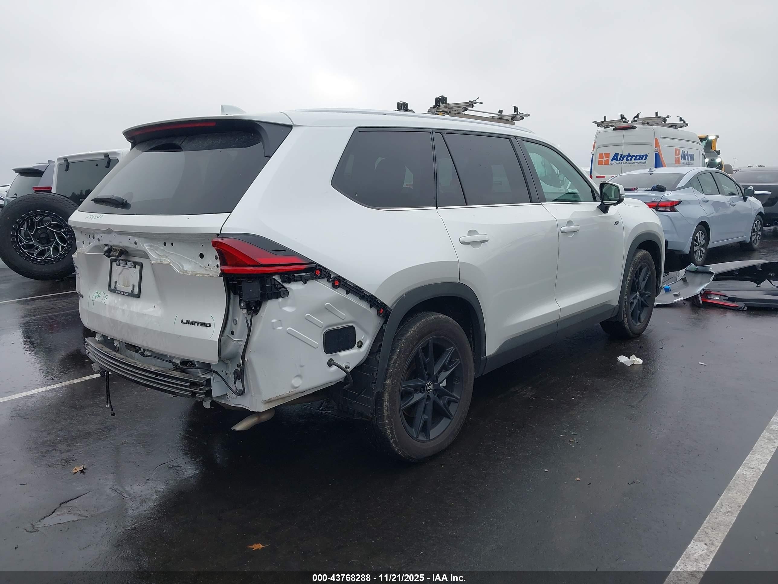 TOYOTA GRAND image 4