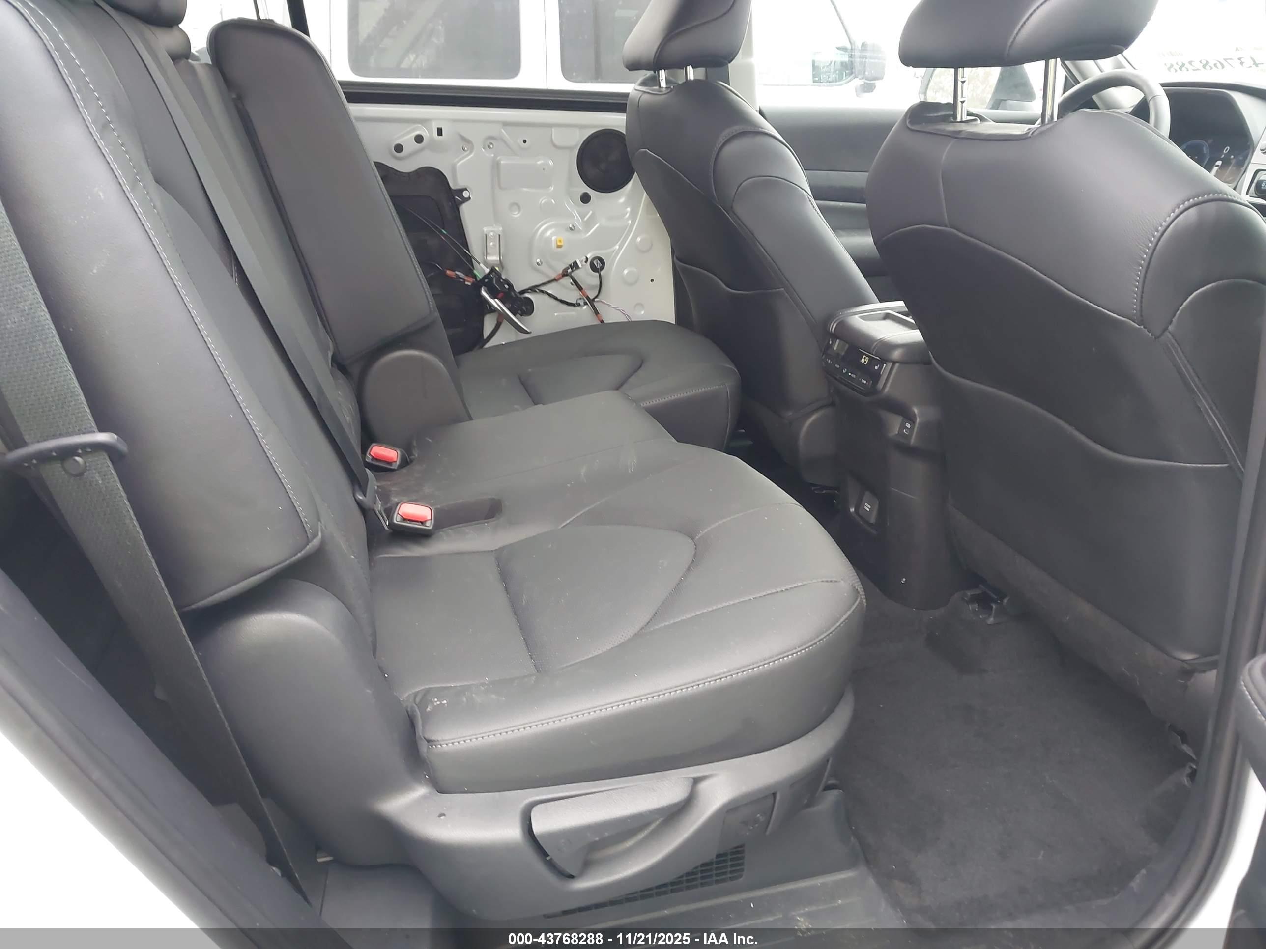 TOYOTA GRAND image 8