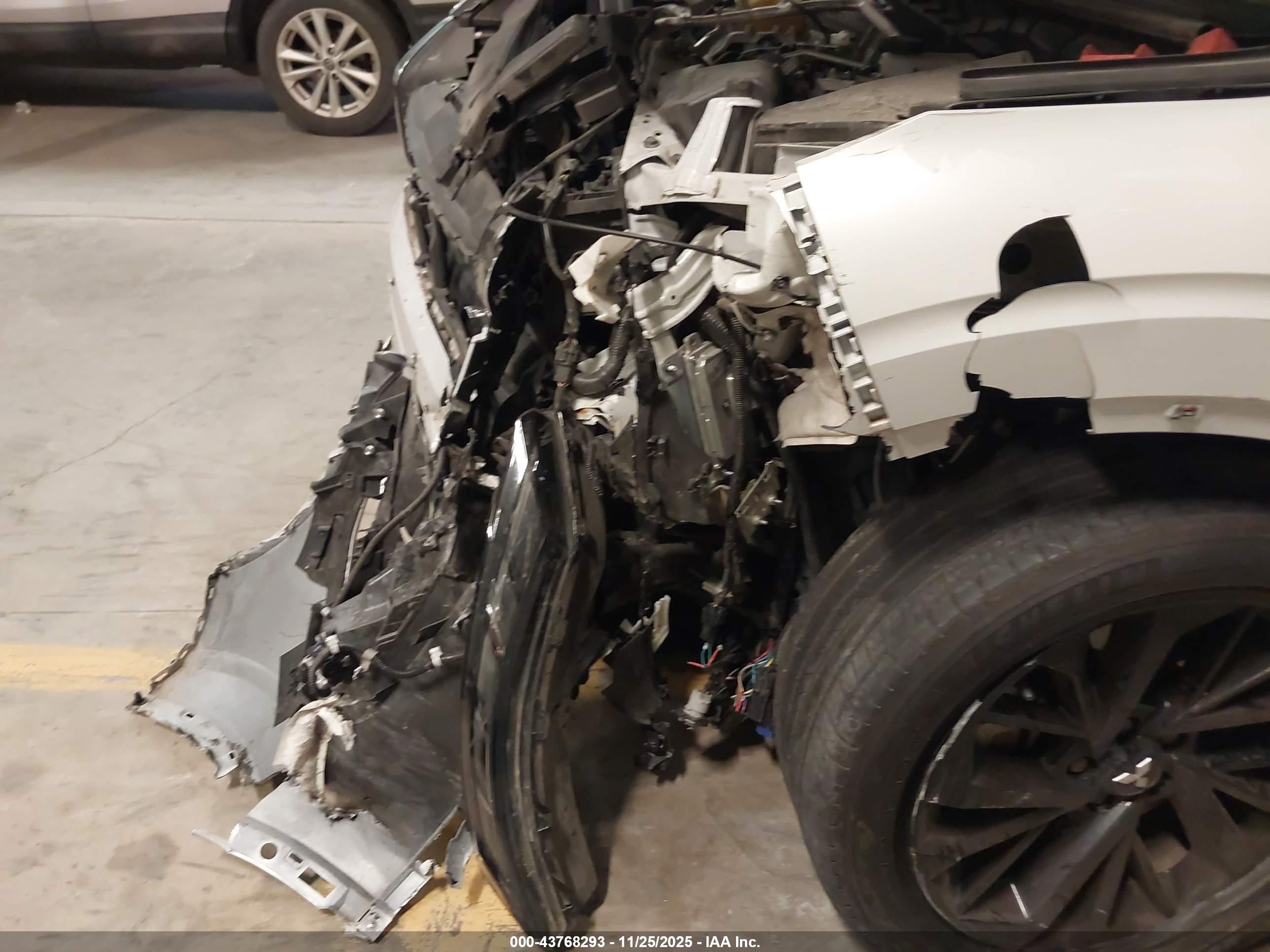 MITSUBISHI OUTLANDER image 6