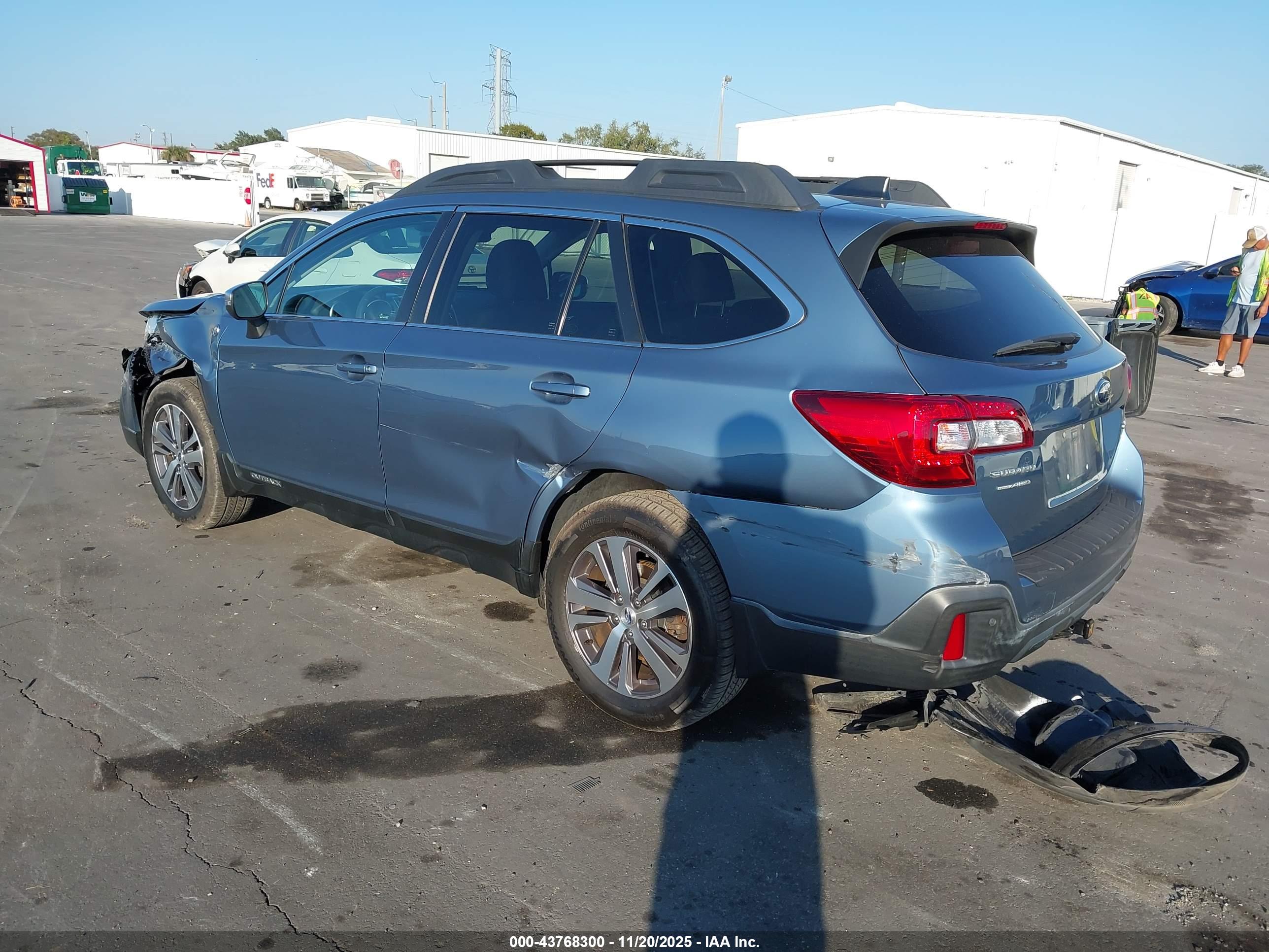 SUBARU OUTBACK image 3