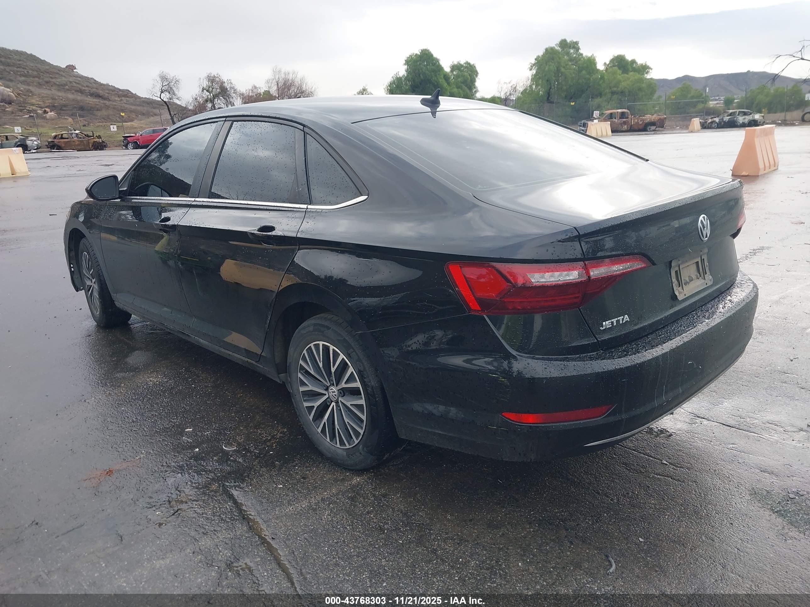 VOLKSWAGEN JETTA image 3