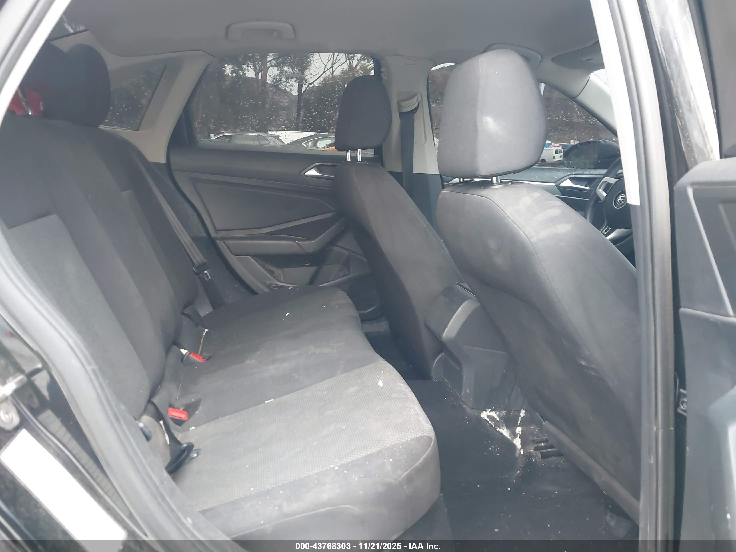 VOLKSWAGEN JETTA image 8