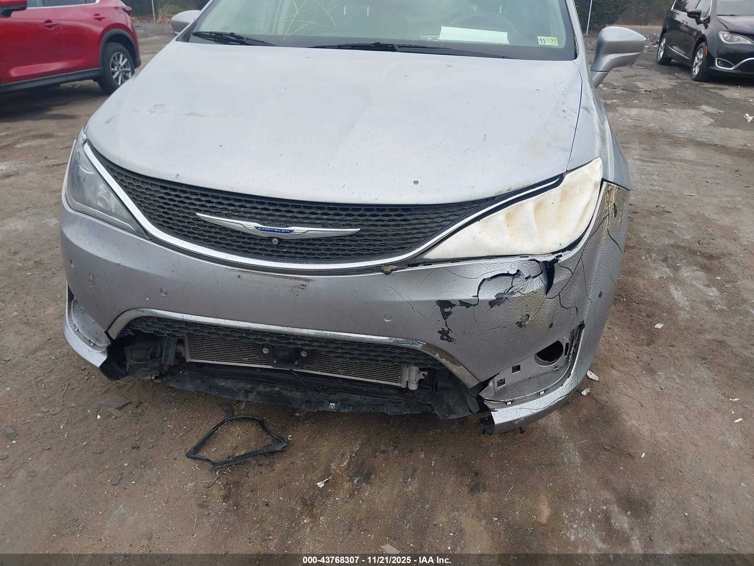 CHRYSLER PACIFICA image 6