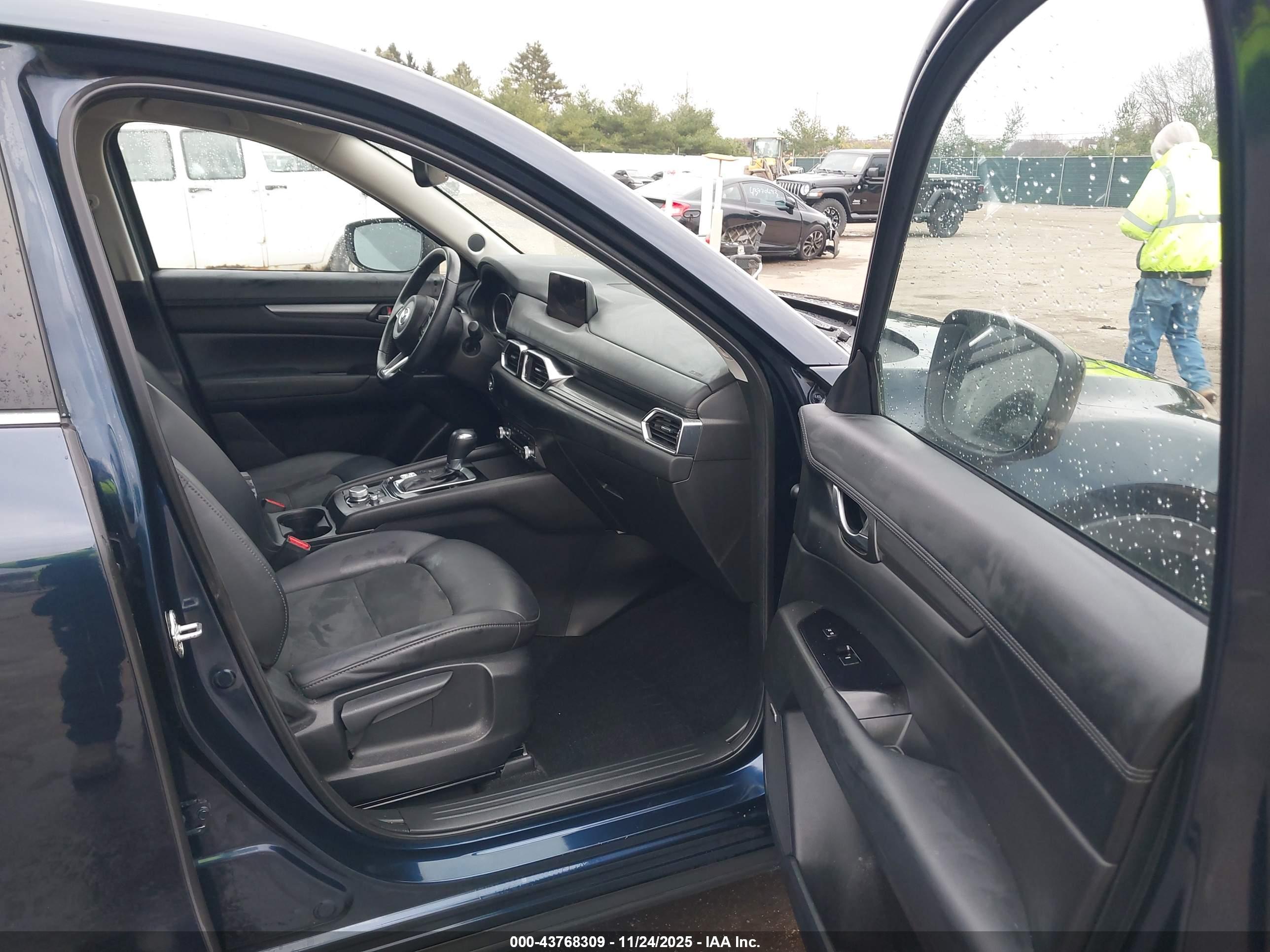 MAZDA CX-5 image 5