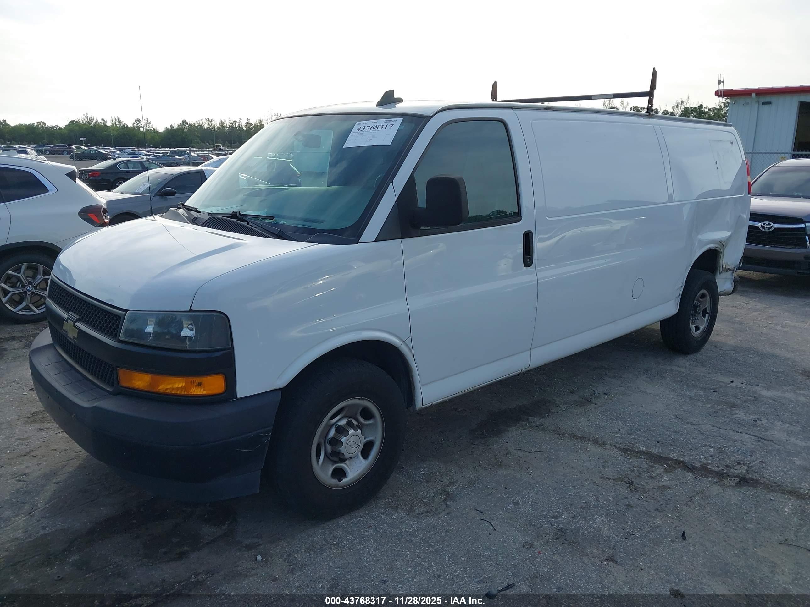 CHEVROLET EXPRESS image 2