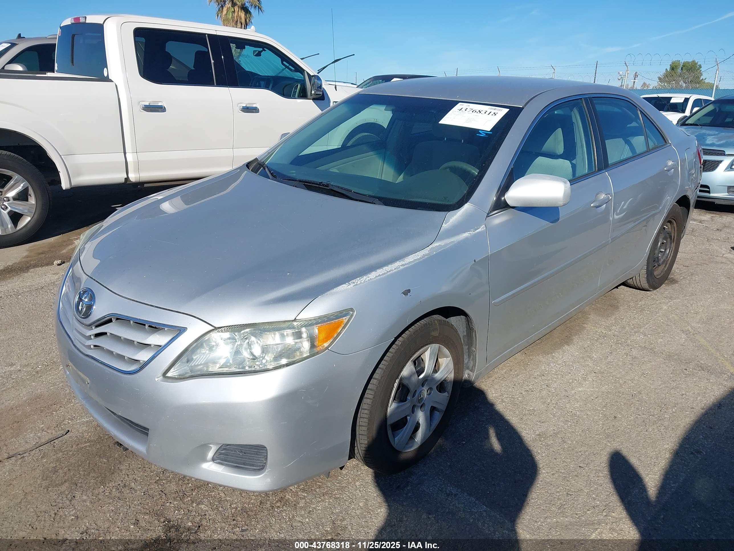 TOYOTA CAMRY image 2