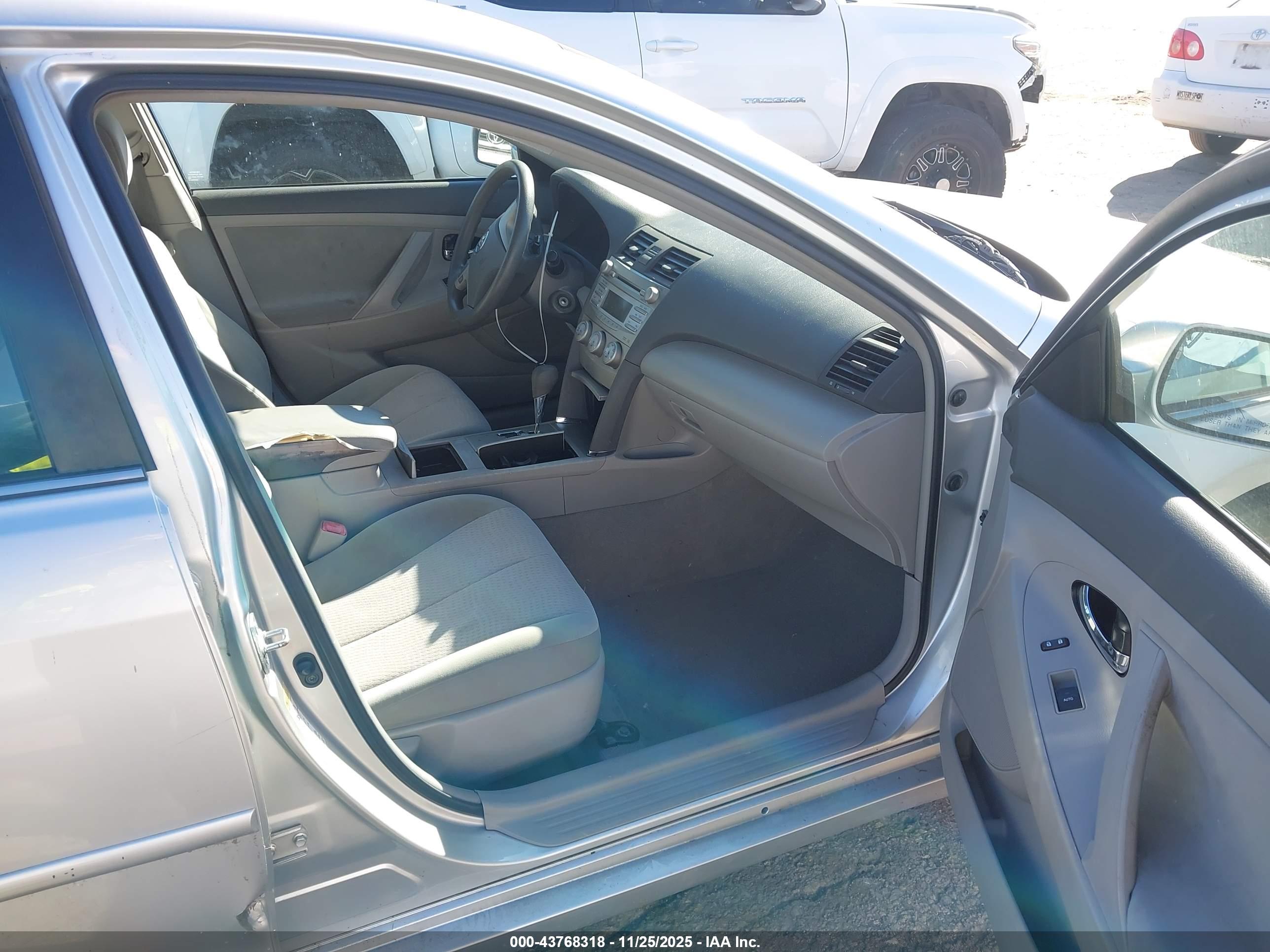 TOYOTA CAMRY image 5