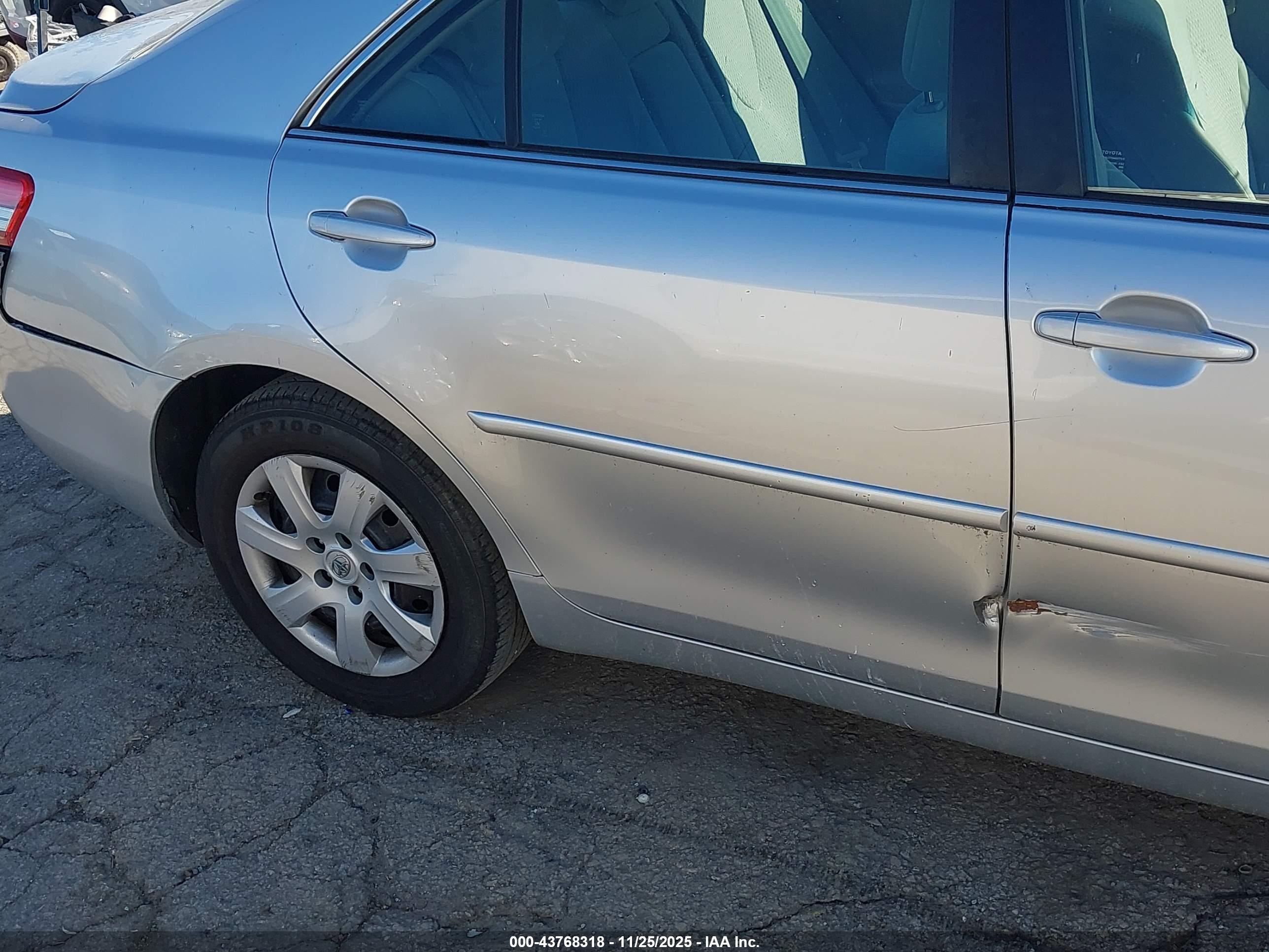 TOYOTA CAMRY image 6