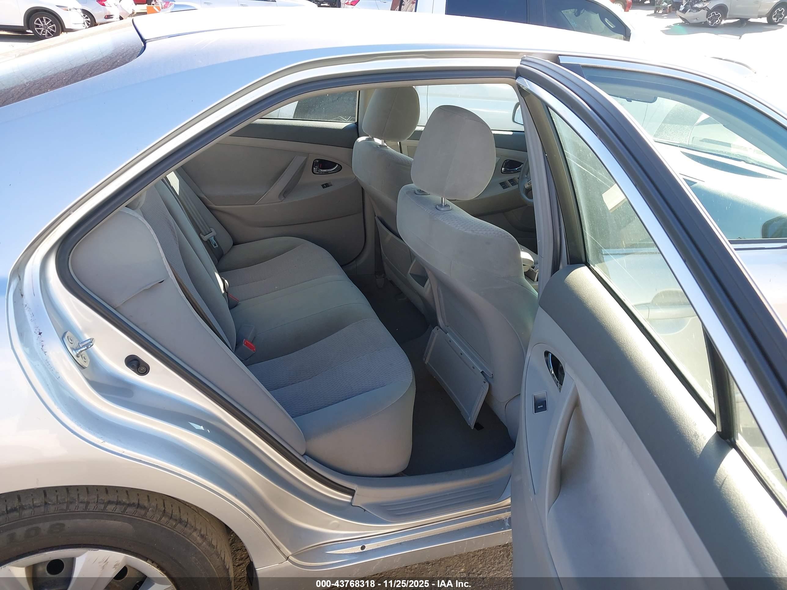 TOYOTA CAMRY image 8