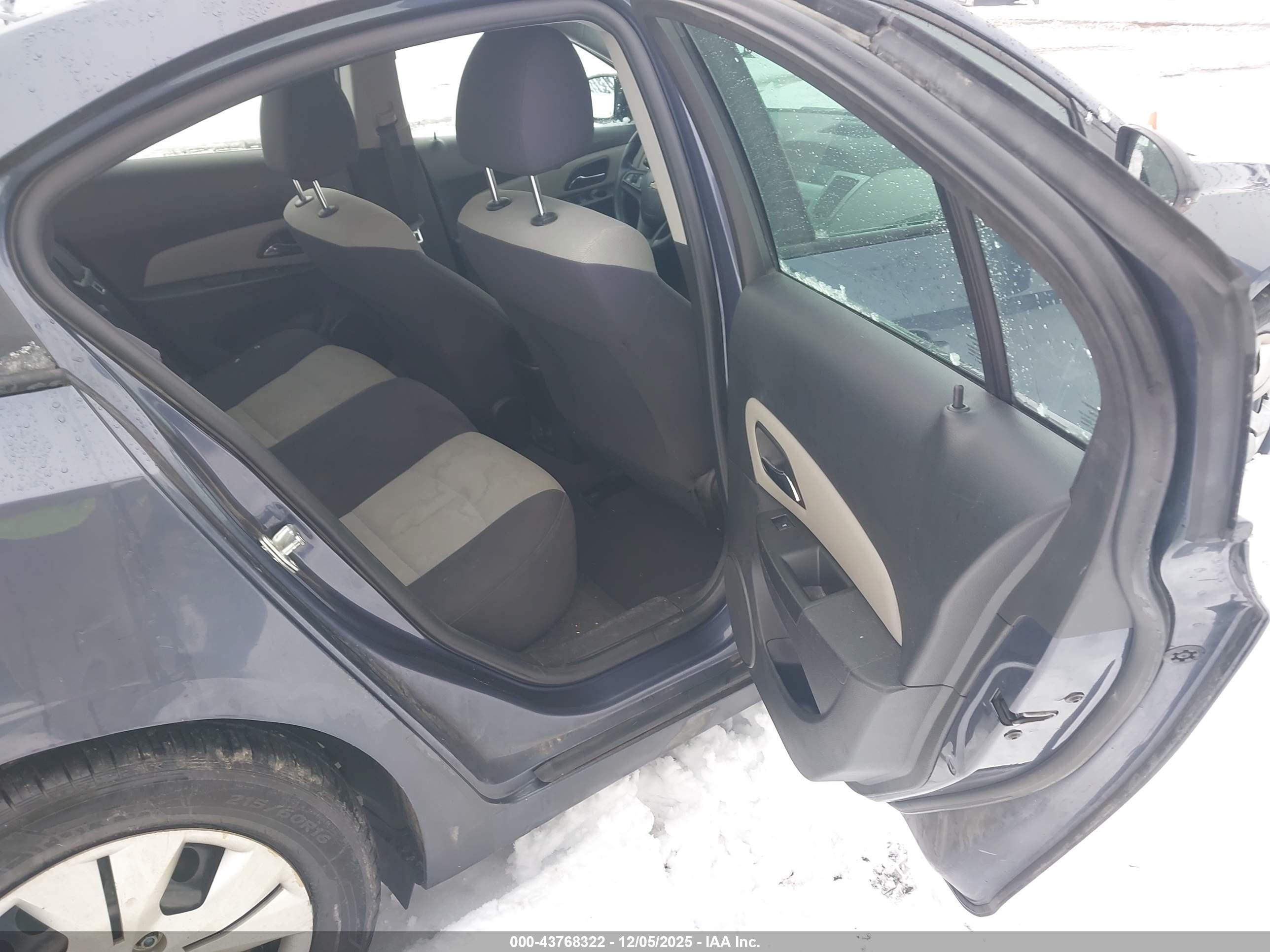 CHEVROLET CRUZE image 8