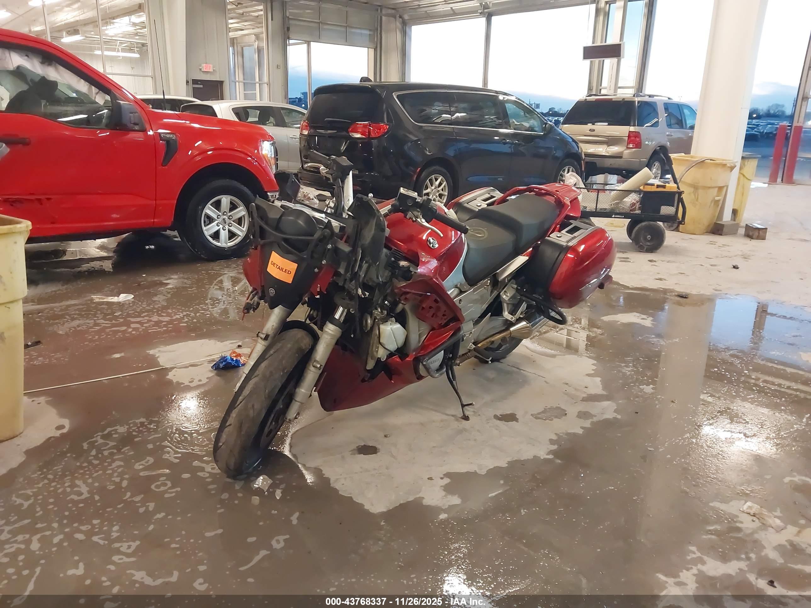 YAMAHA FJR1300 image 2