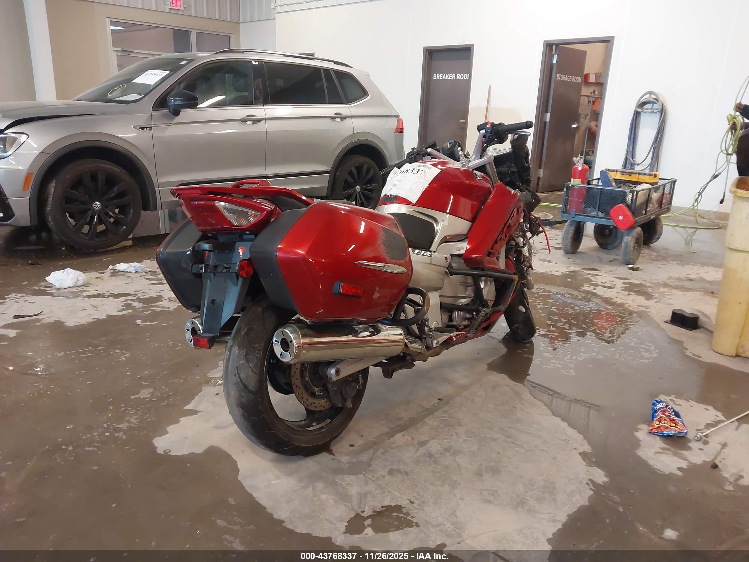 YAMAHA FJR1300 image 4