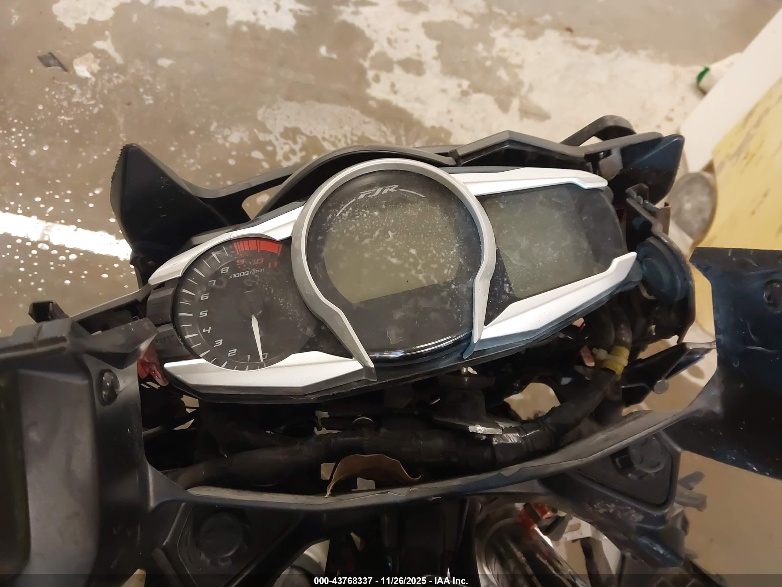 YAMAHA FJR1300 image 7