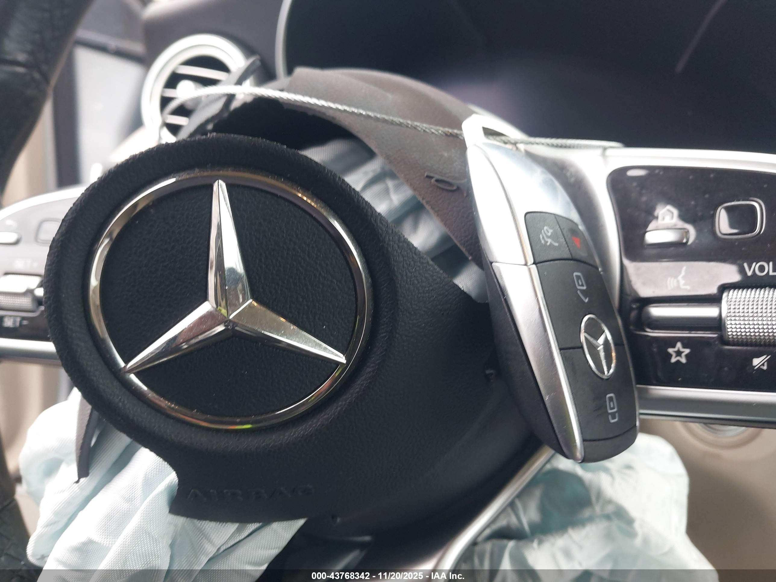 MERCEDES-BENZ GLC image 11