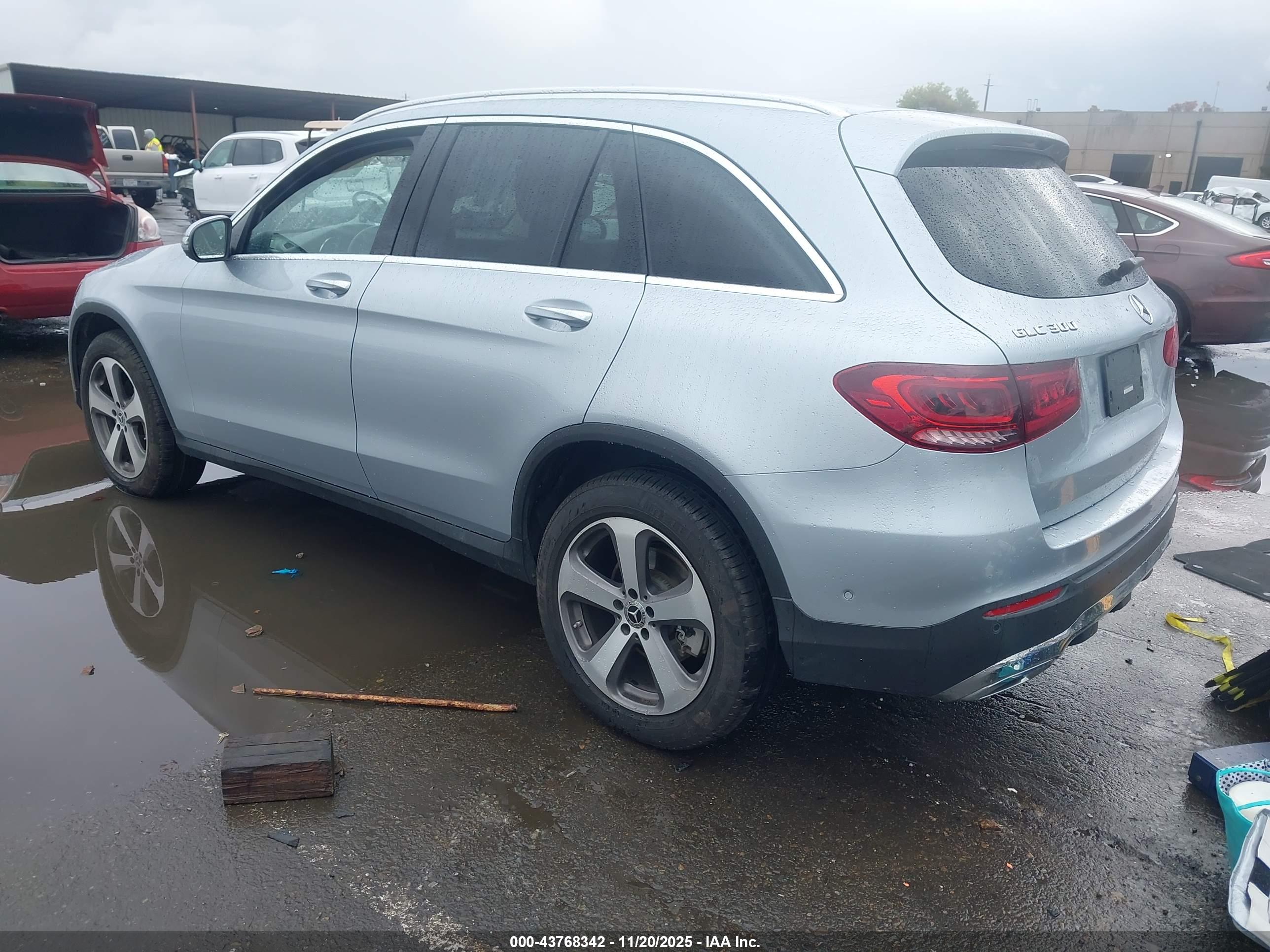 MERCEDES-BENZ GLC image 3