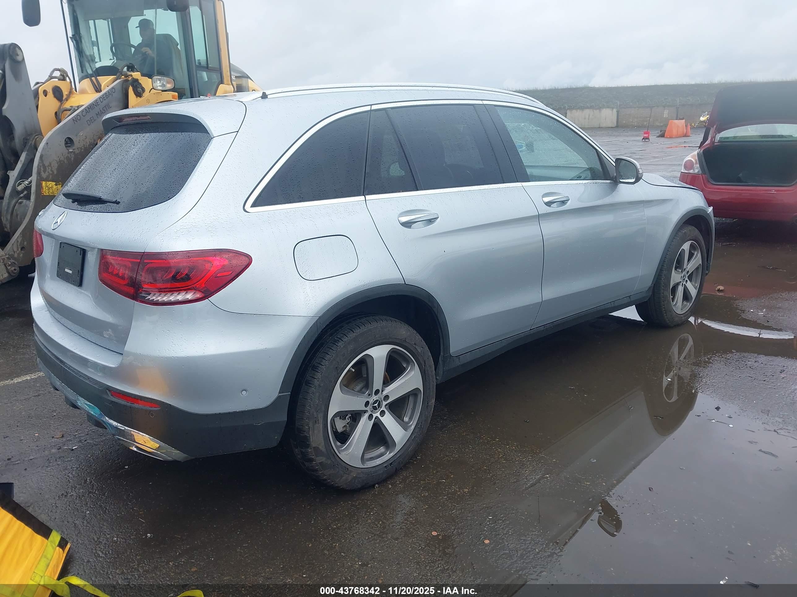 MERCEDES-BENZ GLC image 4