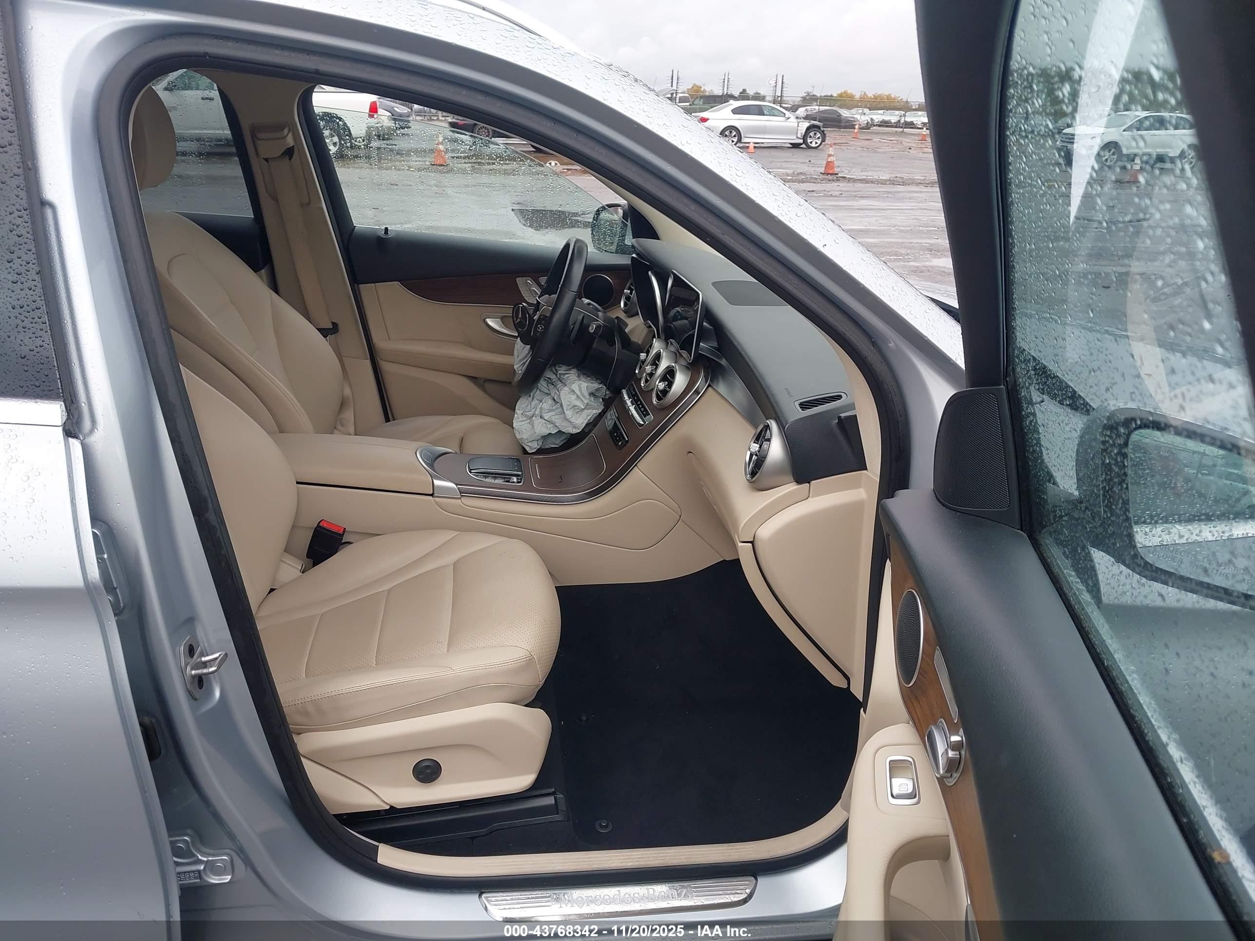MERCEDES-BENZ GLC image 5