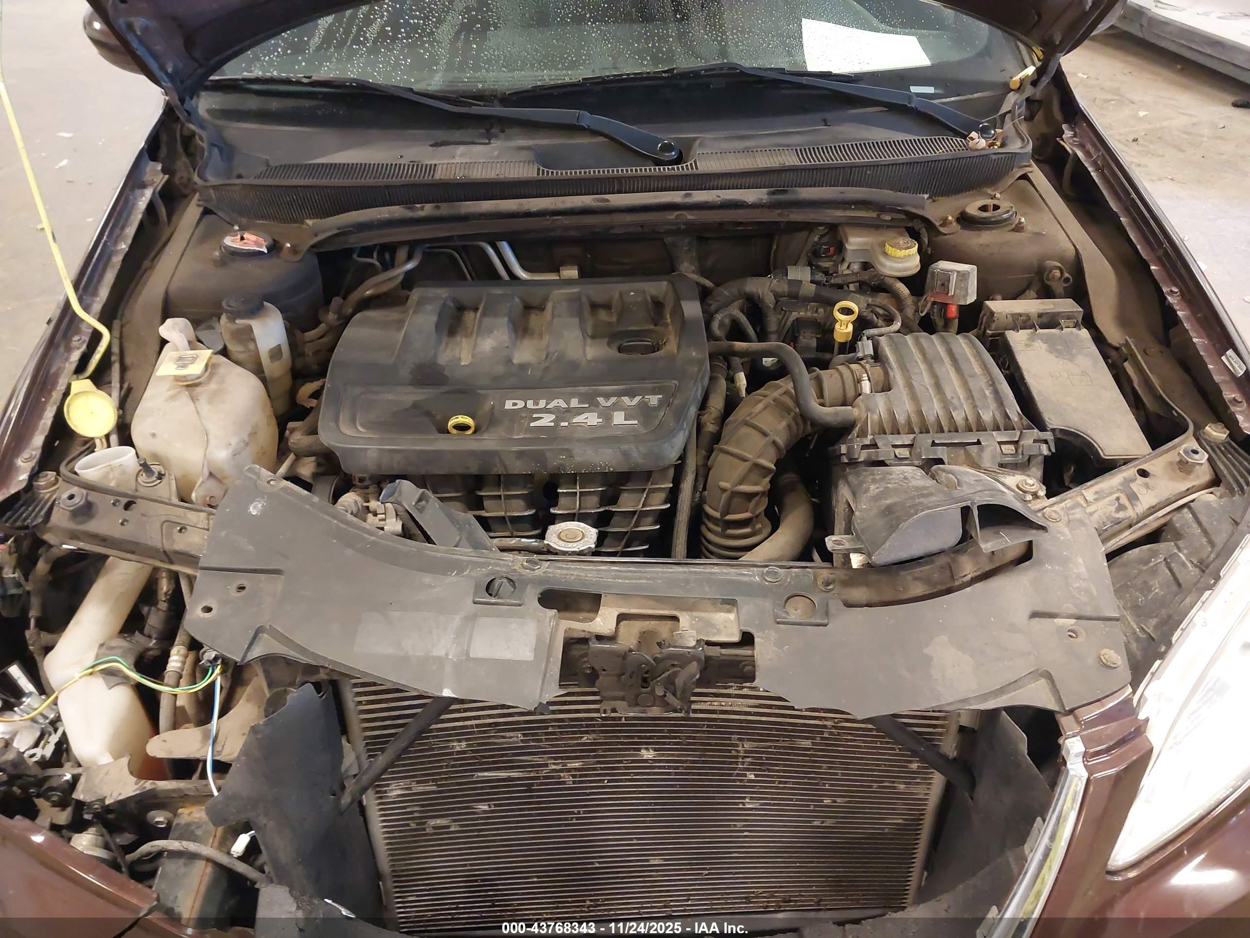 CHRYSLER 200 image 10