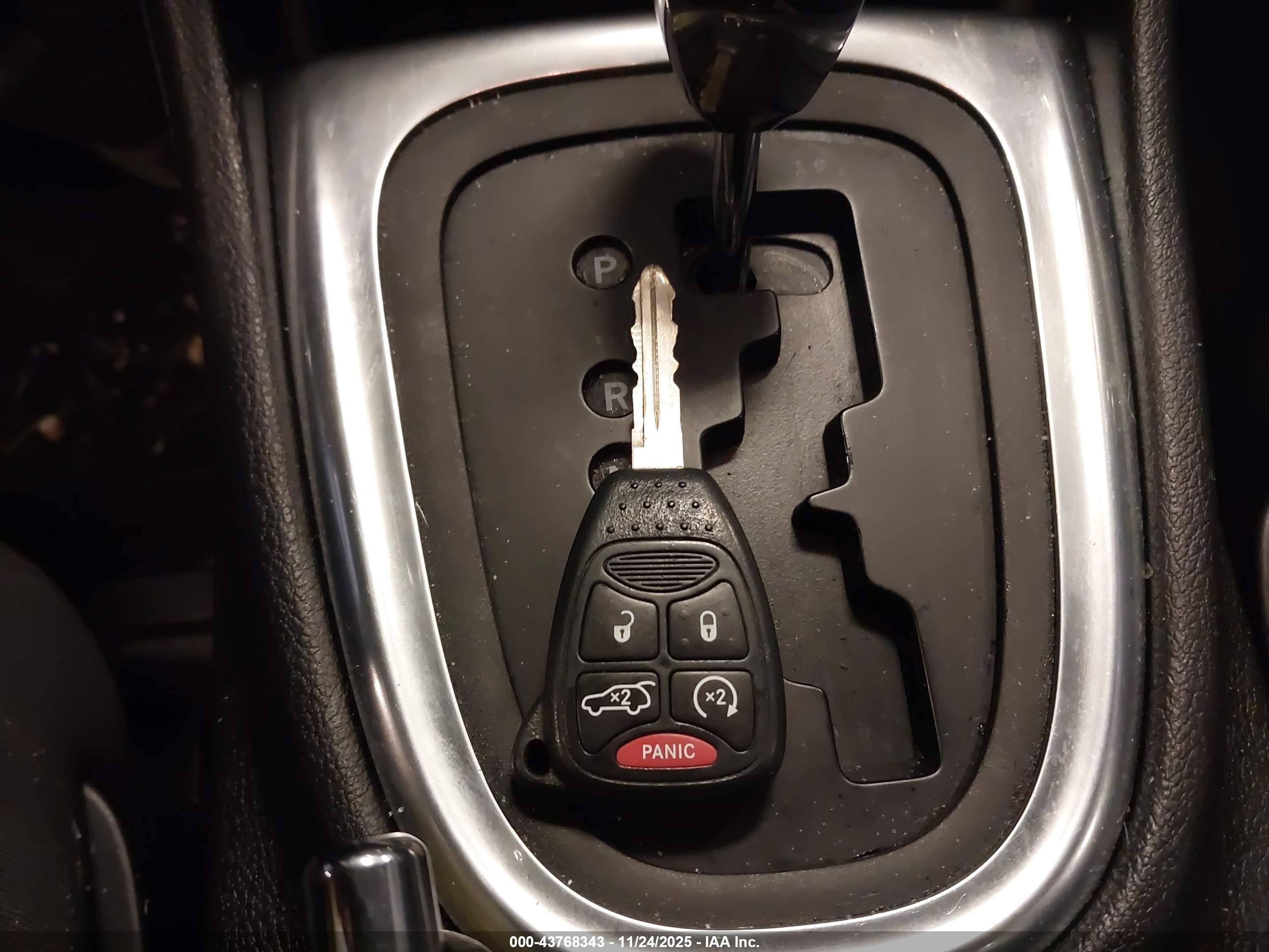 CHRYSLER 200 image 11