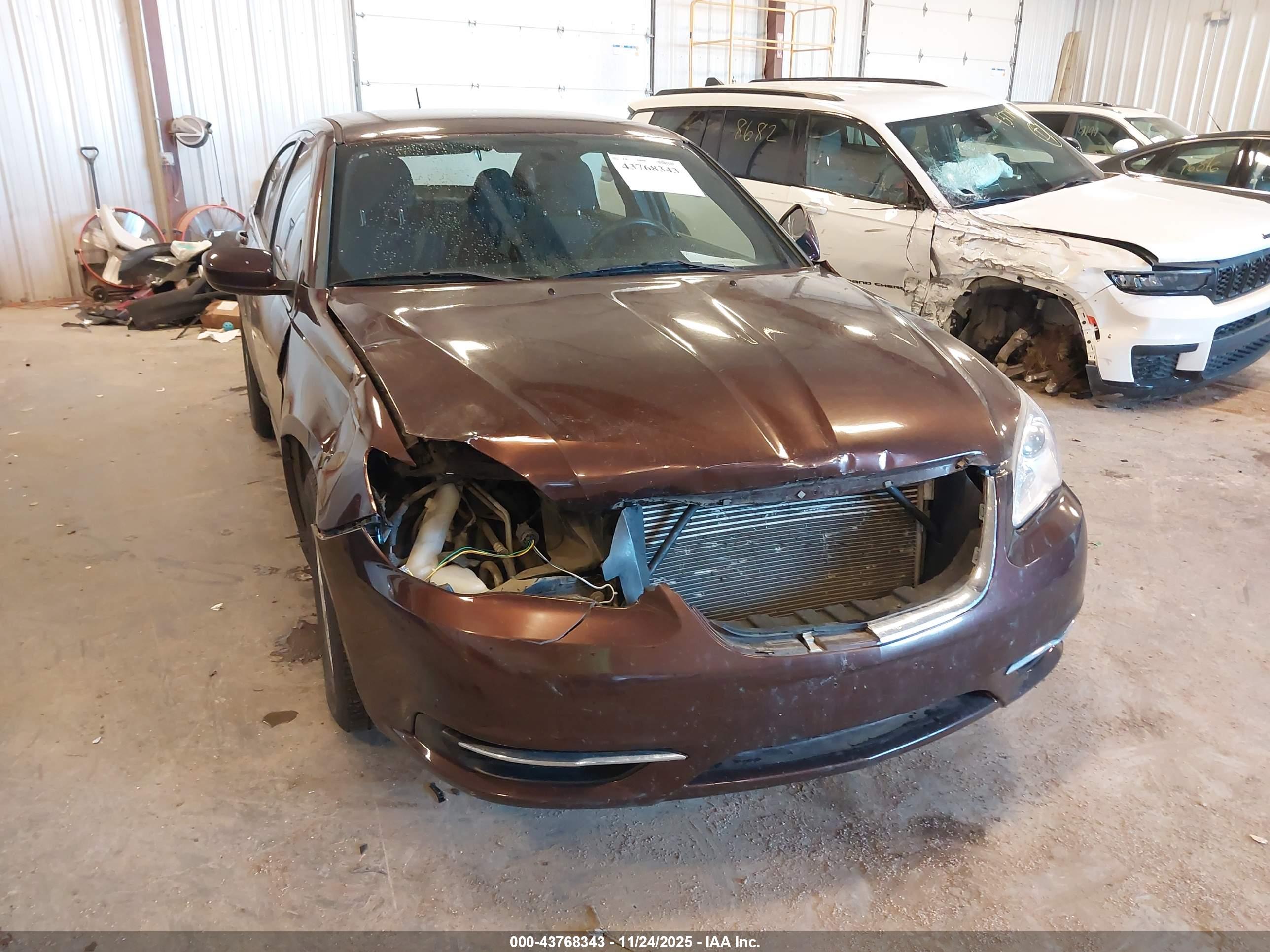 CHRYSLER 200 image 6