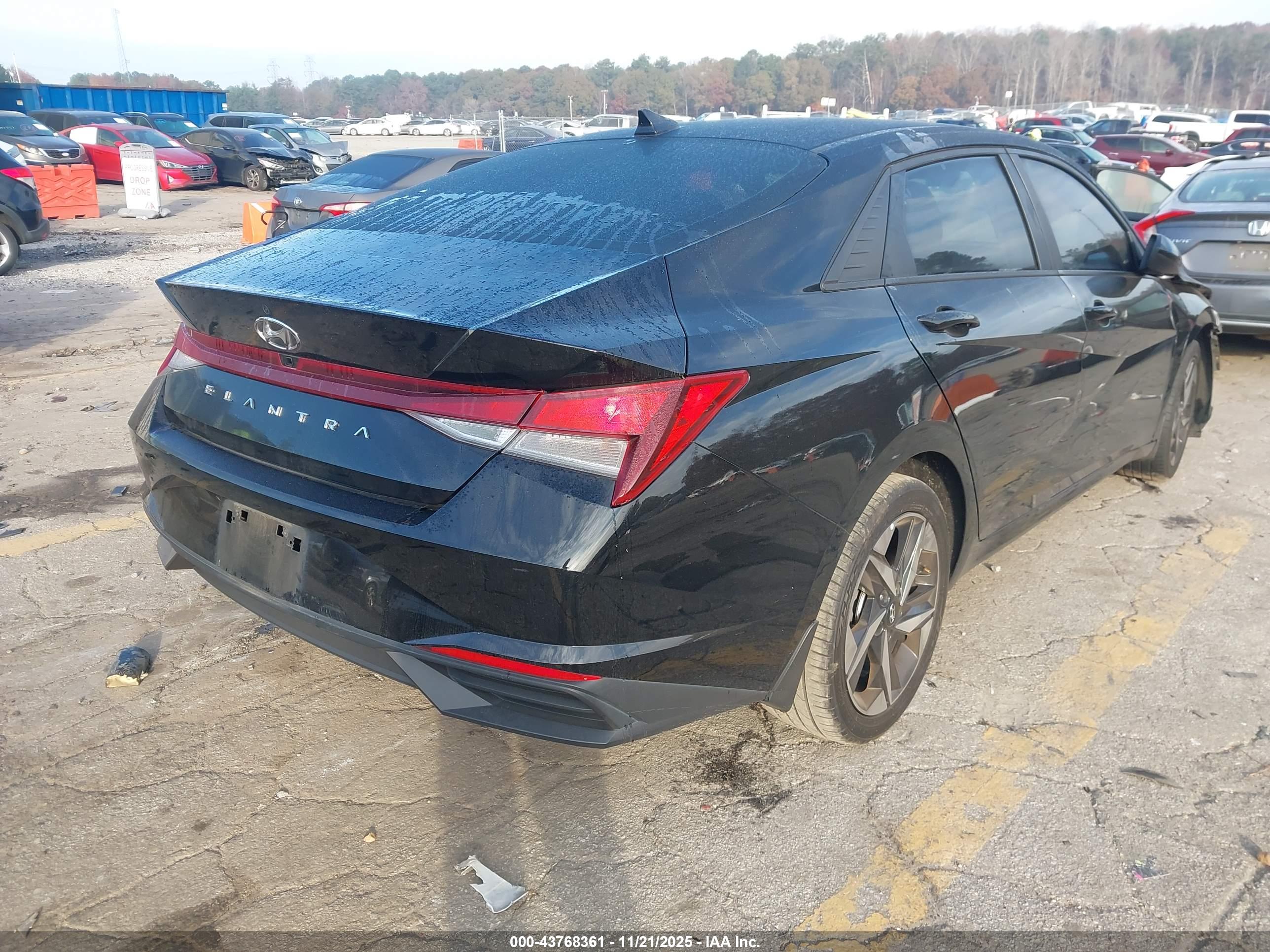 HYUNDAI ELANTRA image 4