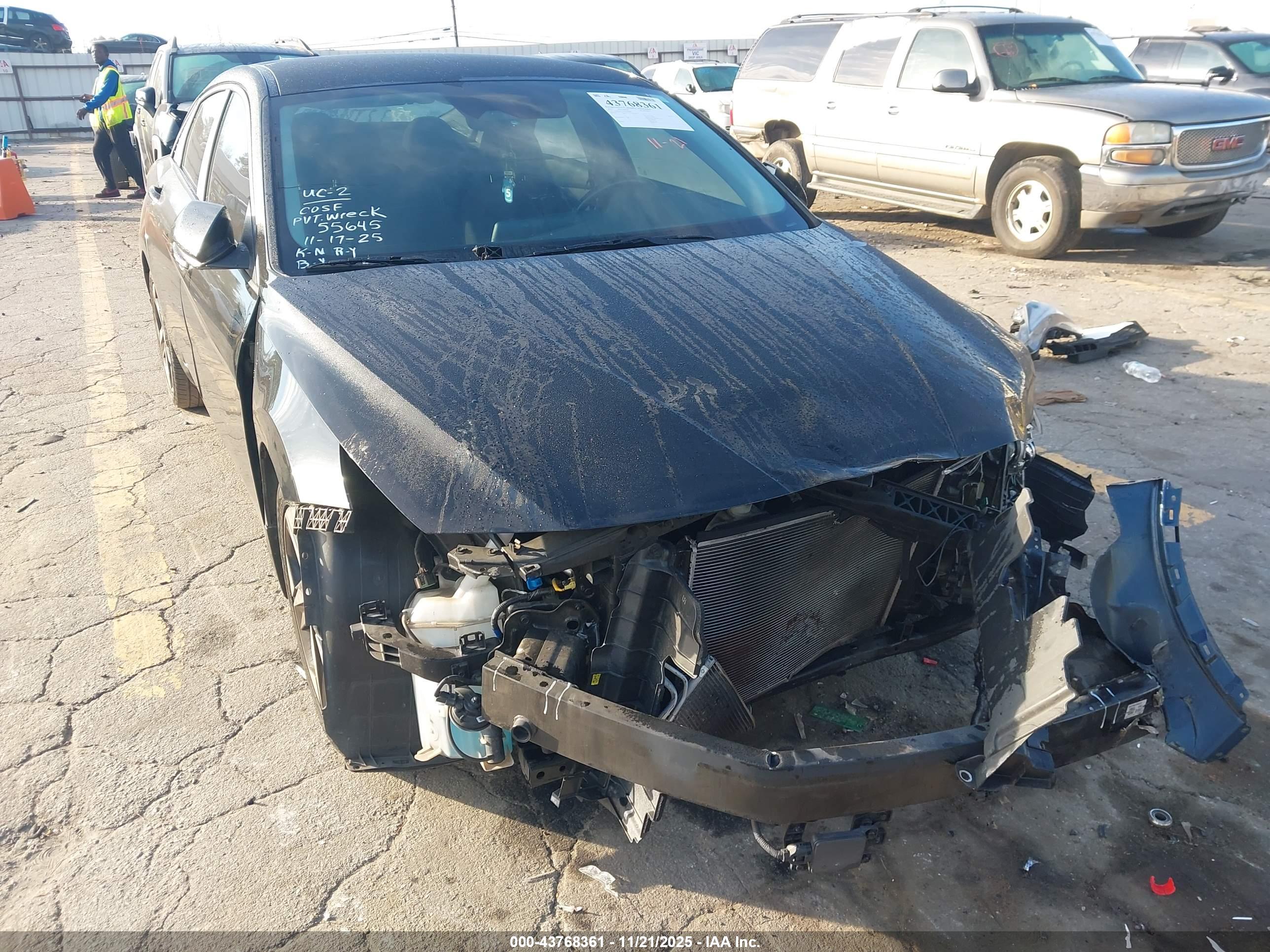 HYUNDAI ELANTRA image 6