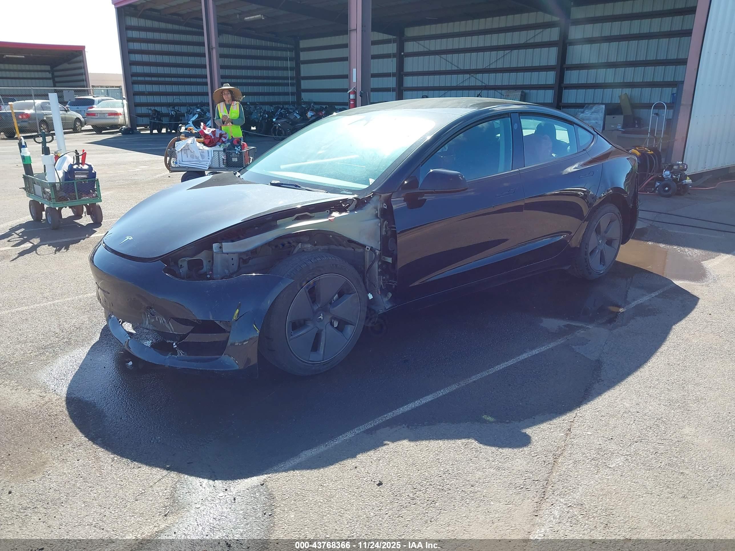 TESLA MODEL image 2