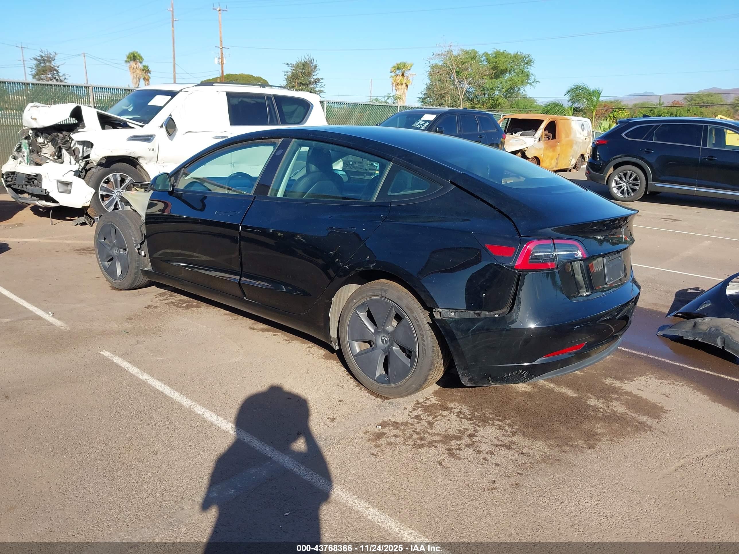 TESLA MODEL image 3