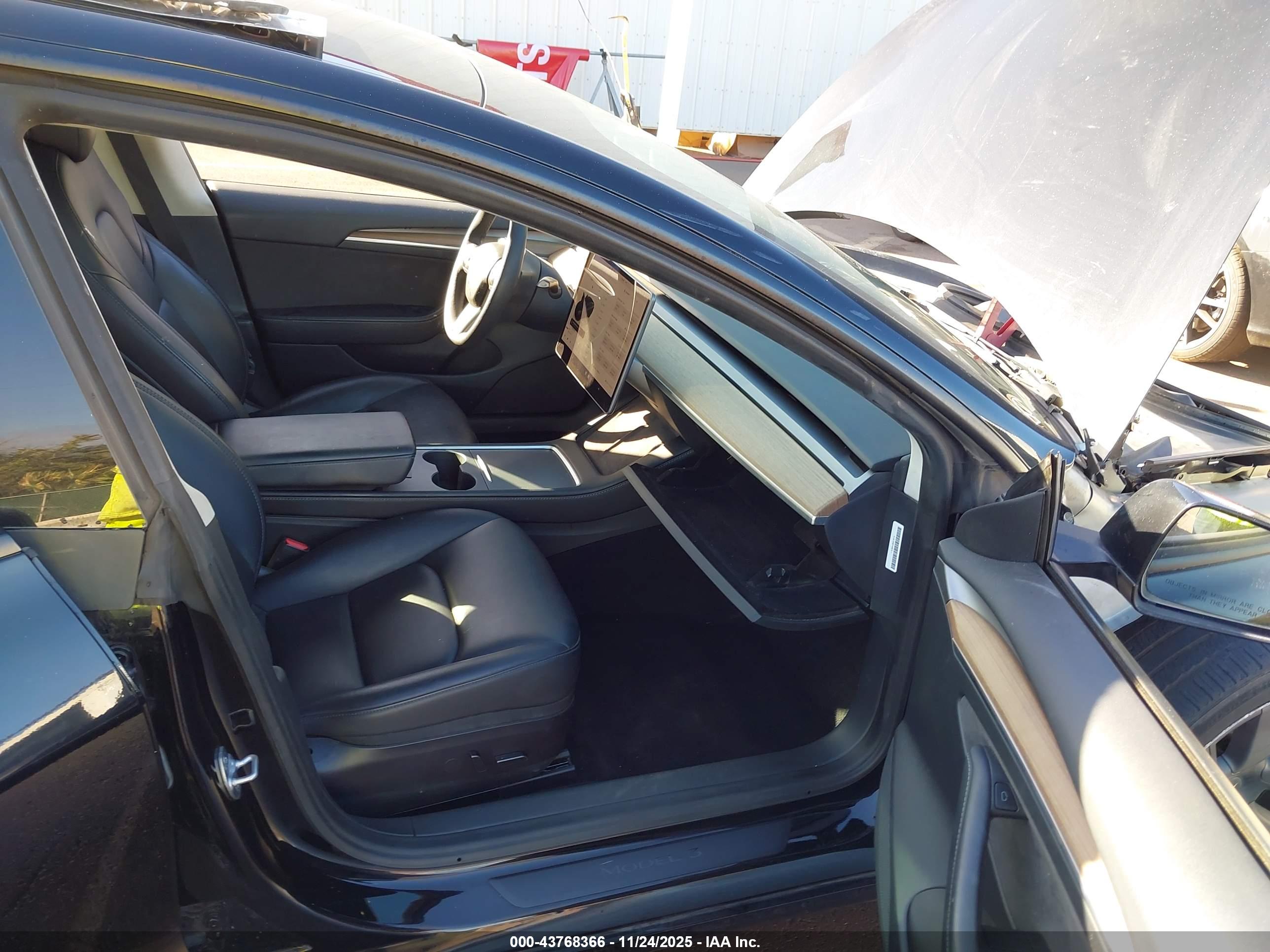 TESLA MODEL image 5