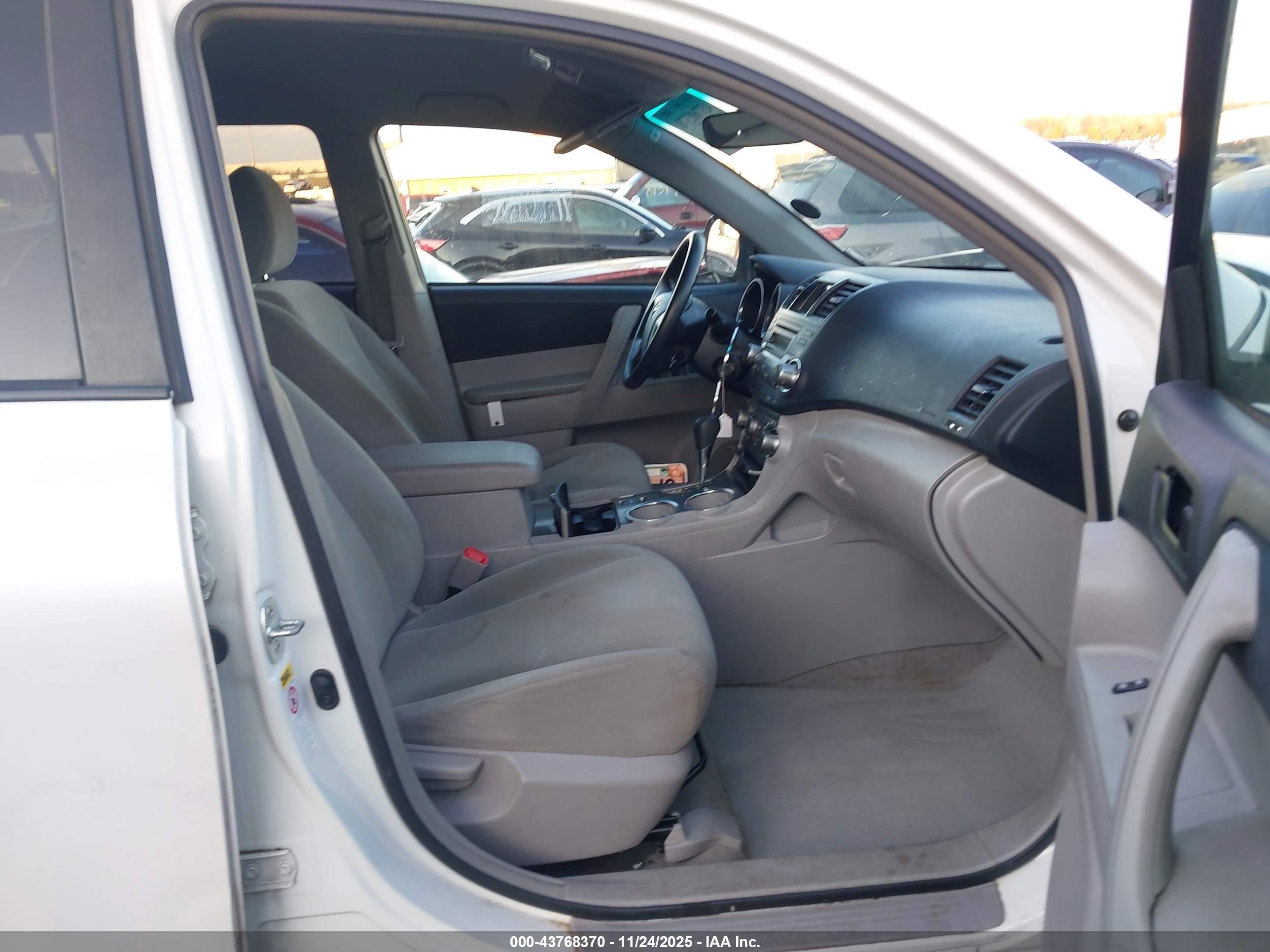 TOYOTA HIGHLANDER image 5