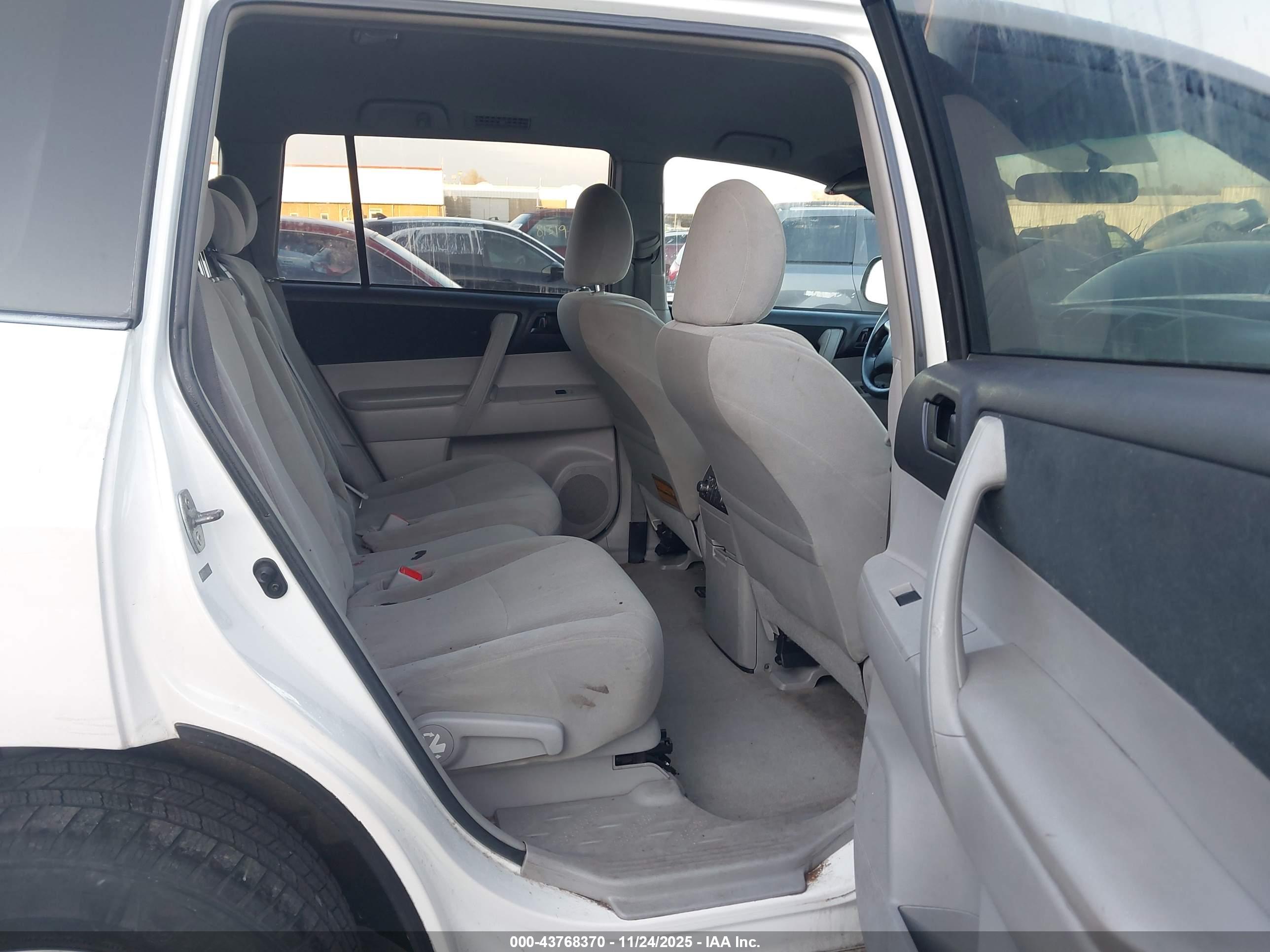 TOYOTA HIGHLANDER image 8