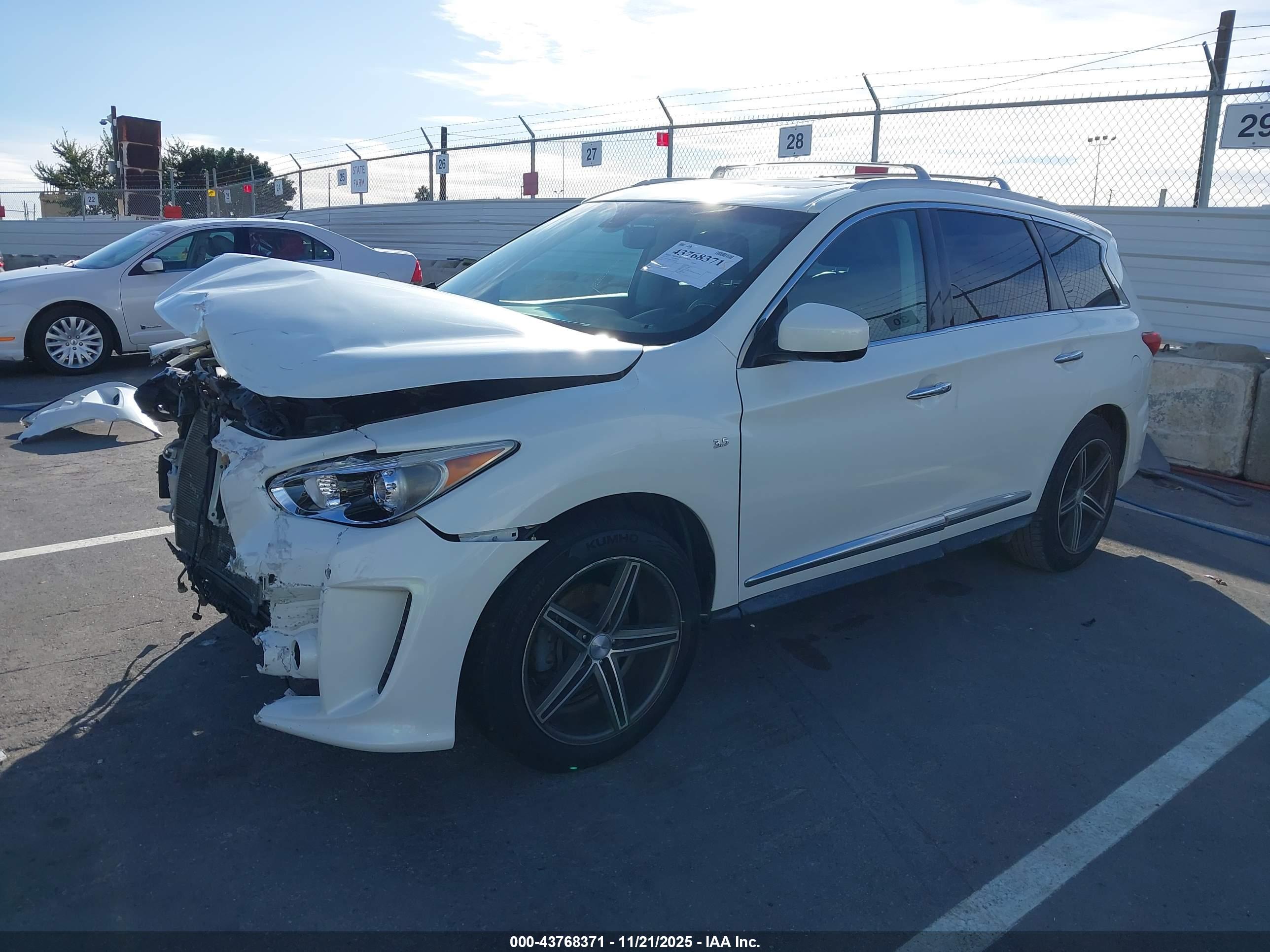 INFINITI QX60 image 2