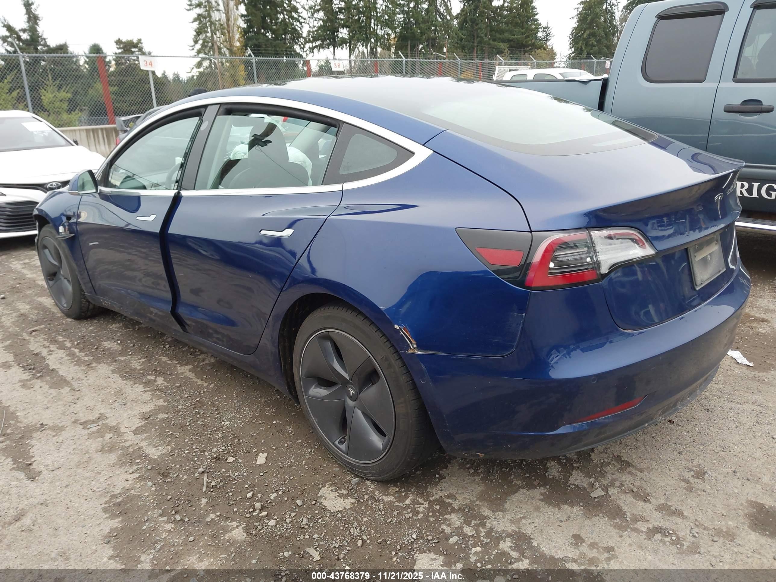 TESLA MODEL image 3