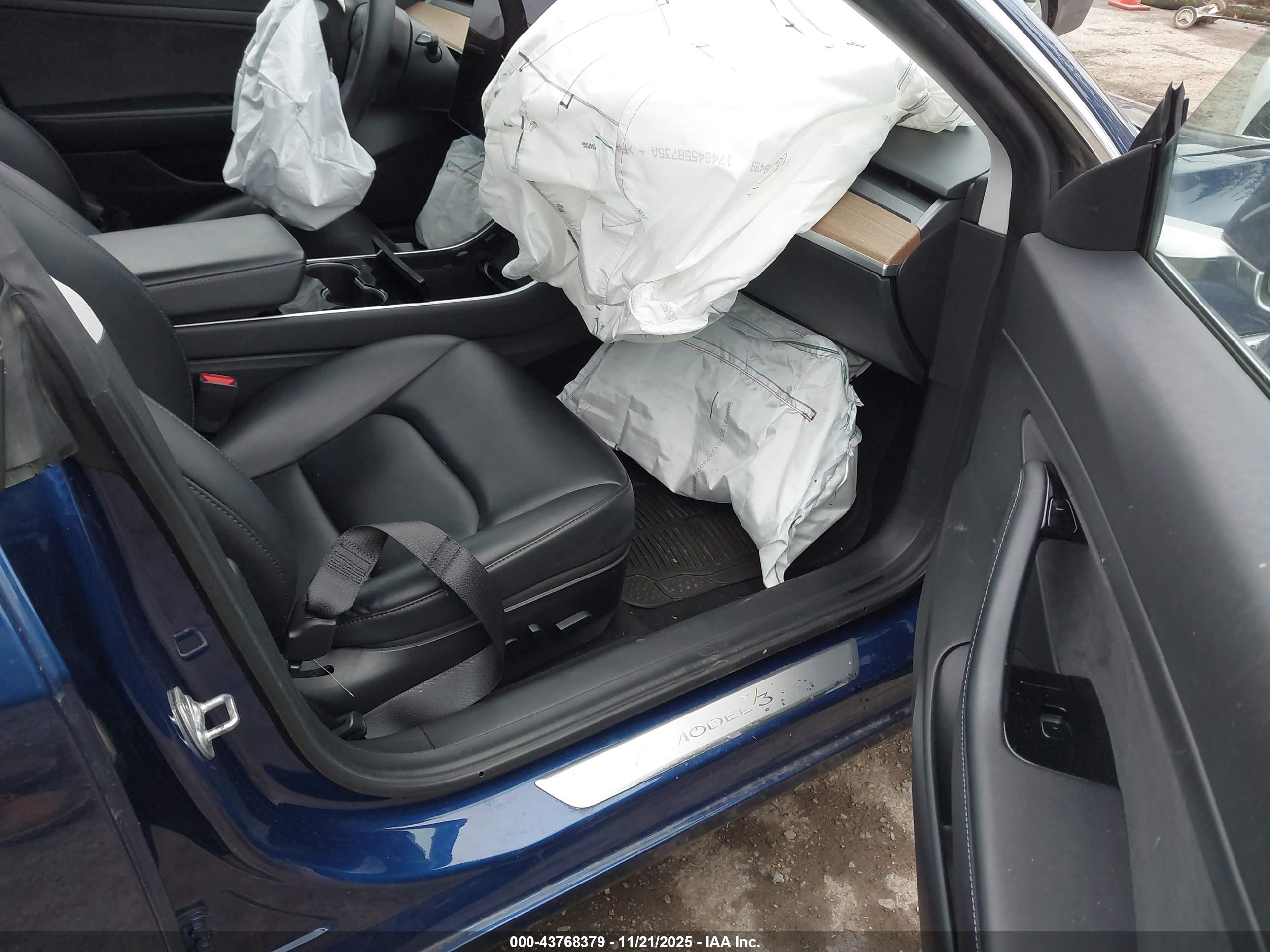TESLA MODEL image 5