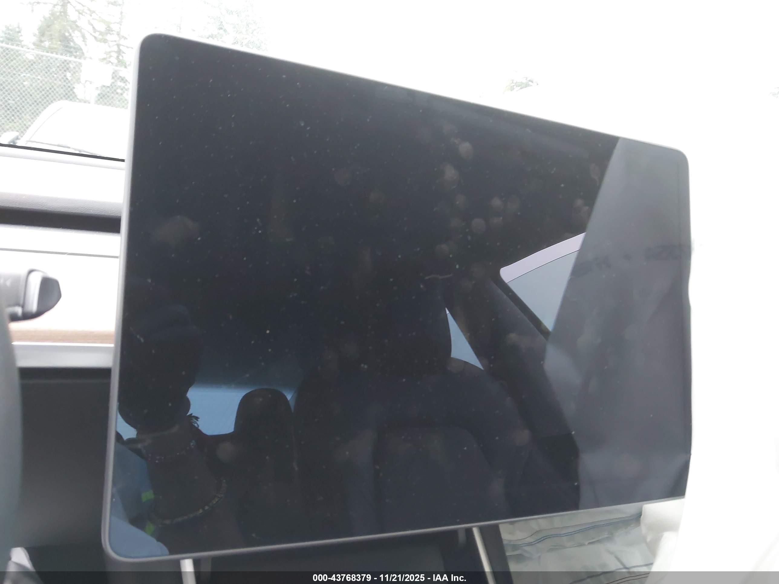 TESLA MODEL image 7