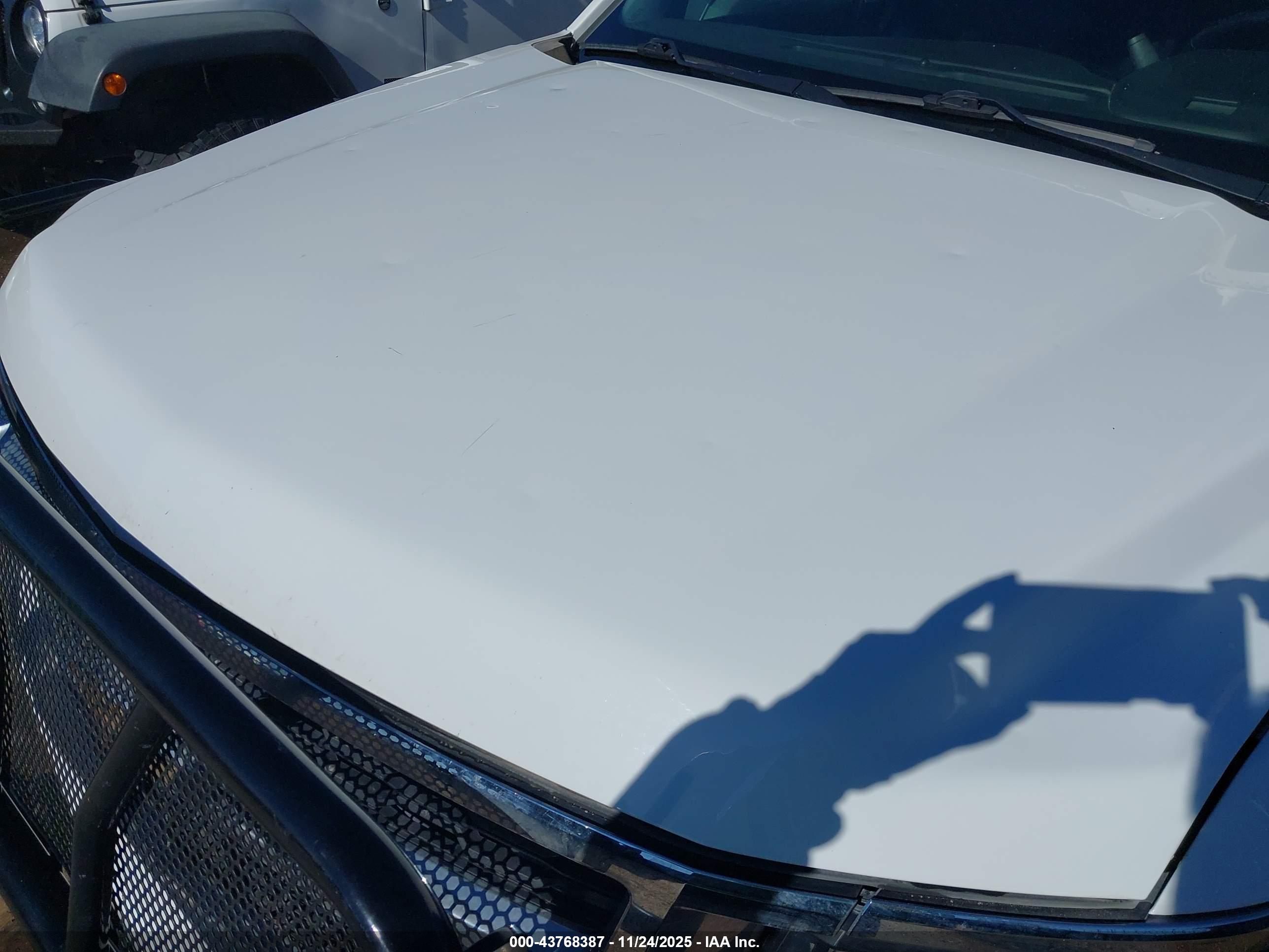 CHEVROLET SUBURBAN image 10