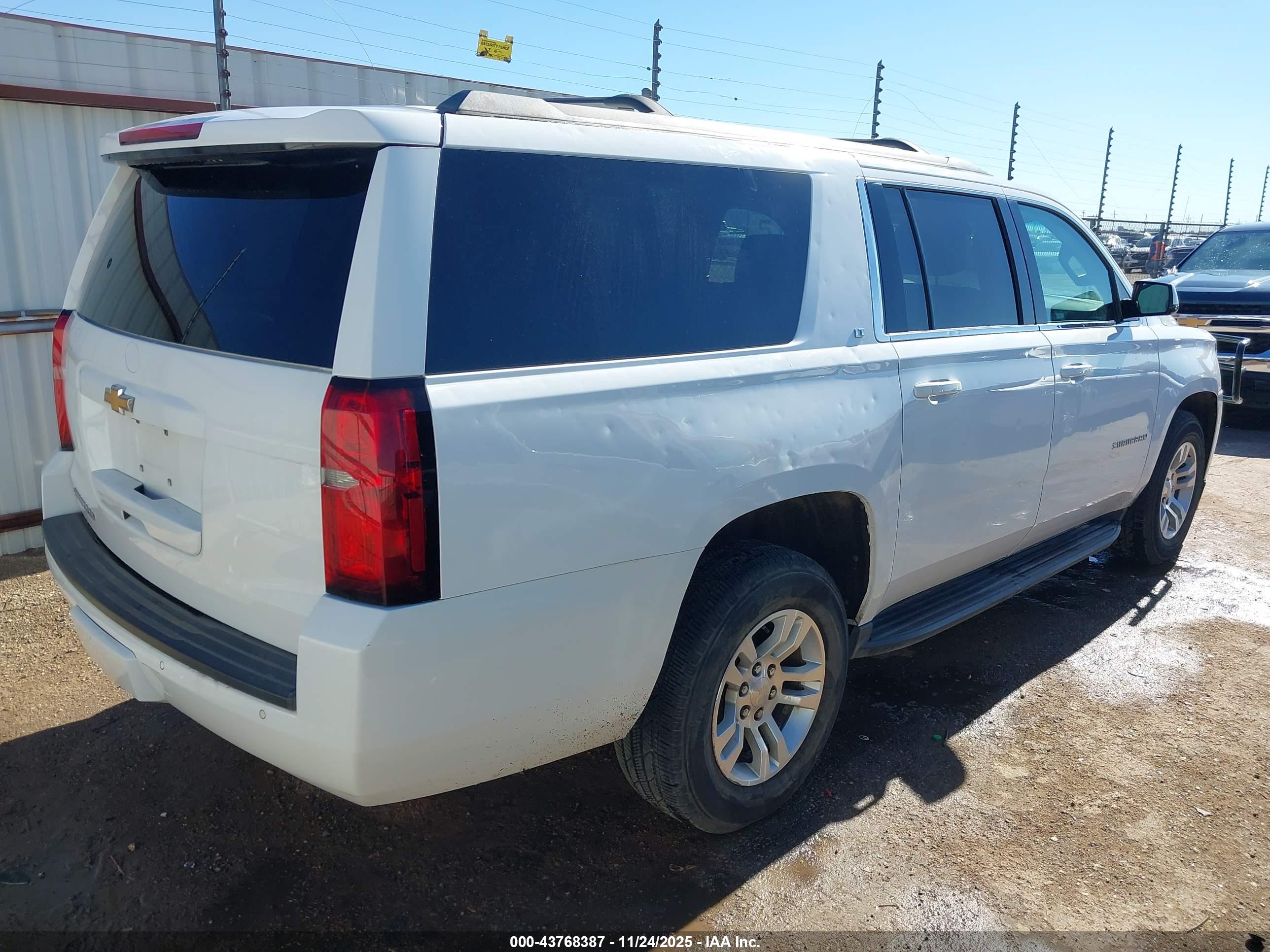 CHEVROLET SUBURBAN image 4