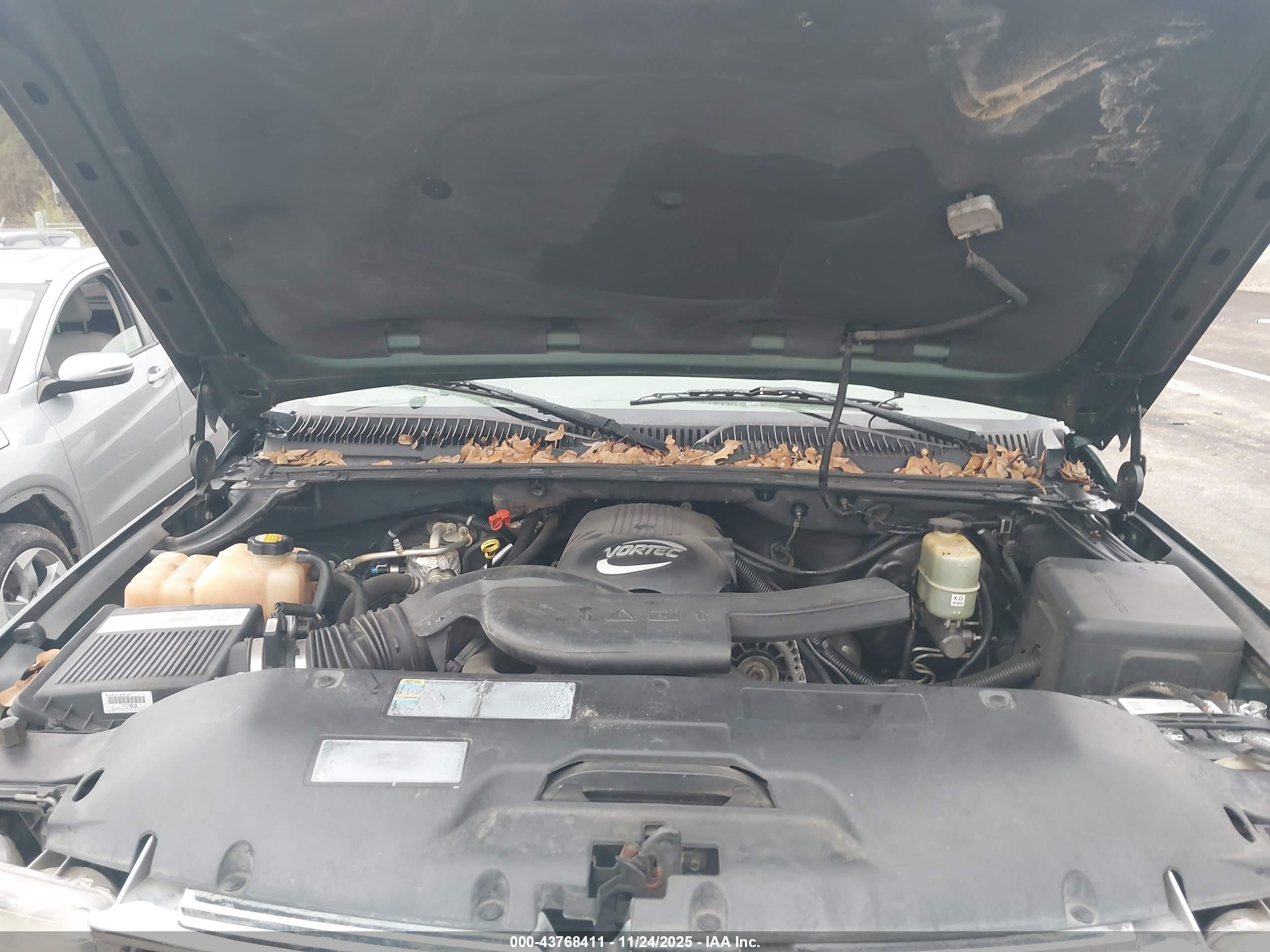 CHEVROLET TAHOE image 10