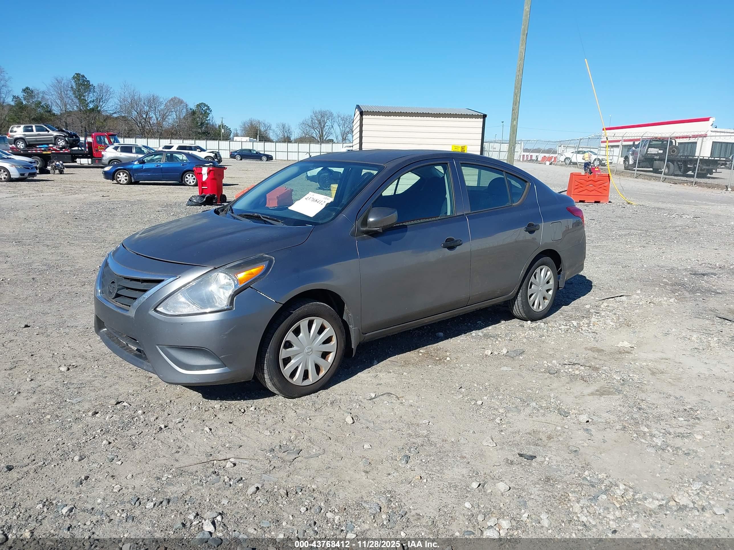 NISSAN VERSA image 2