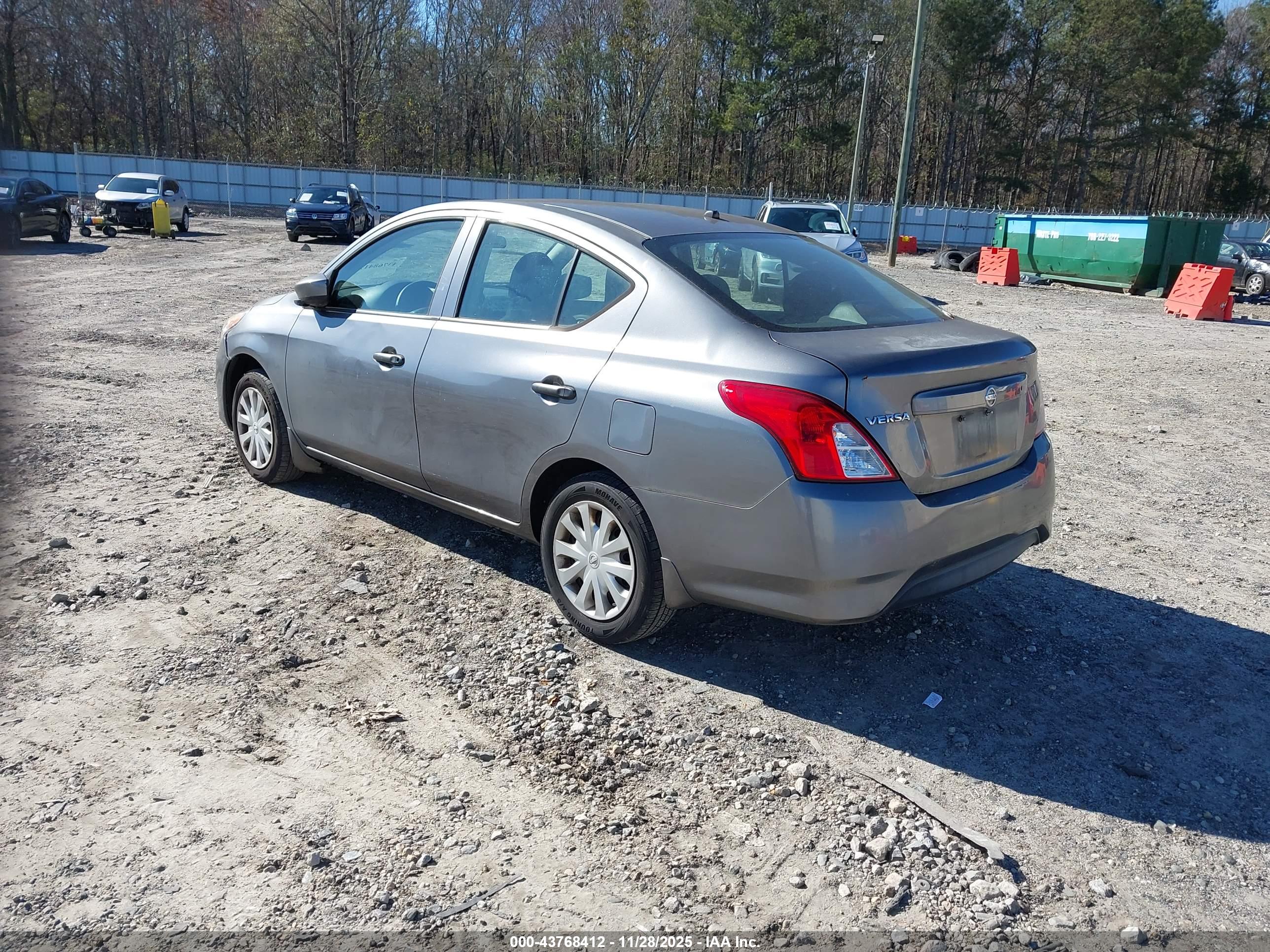 NISSAN VERSA image 3
