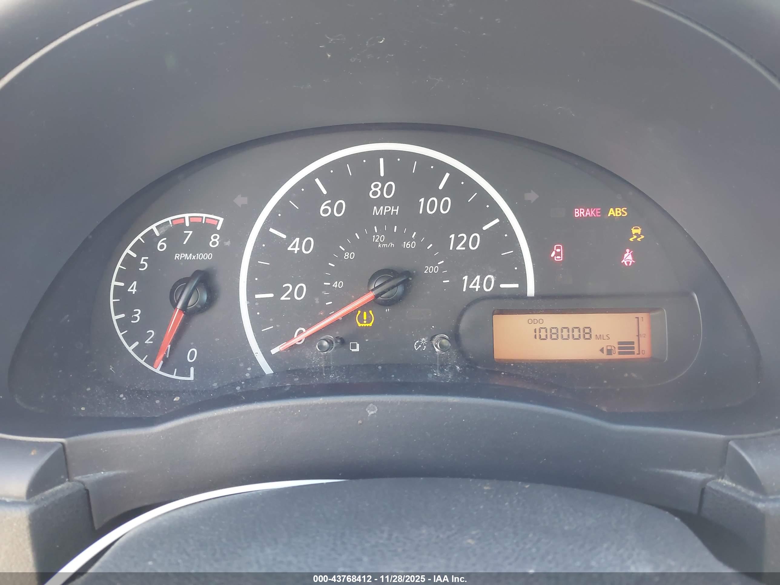 NISSAN VERSA image 7