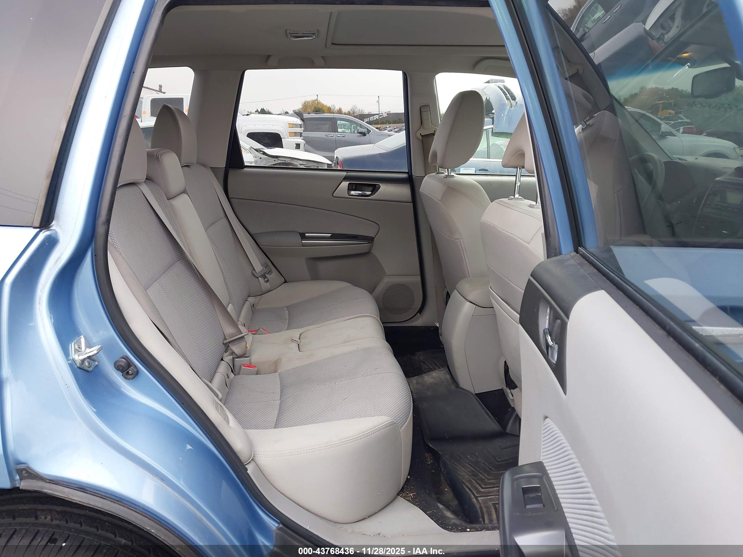 SUBARU FORESTER image 8