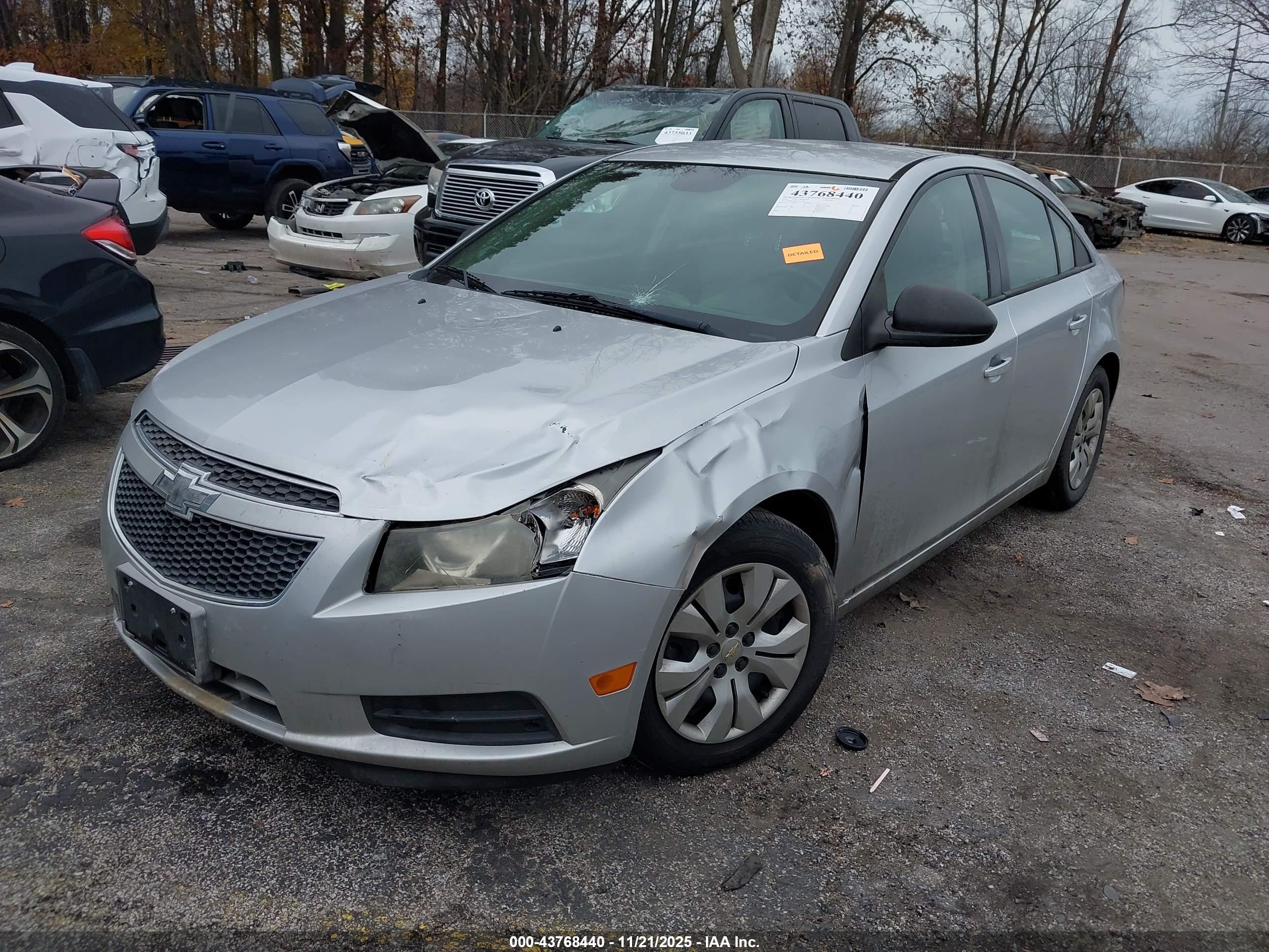 CHEVROLET CRUZE image 2